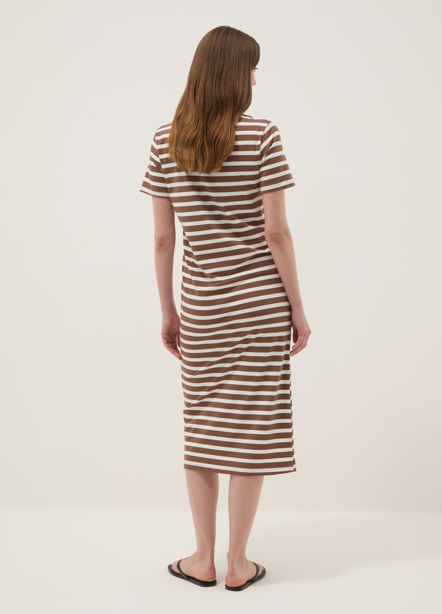 Abito midi marrone in cotone elasticizzato a righe