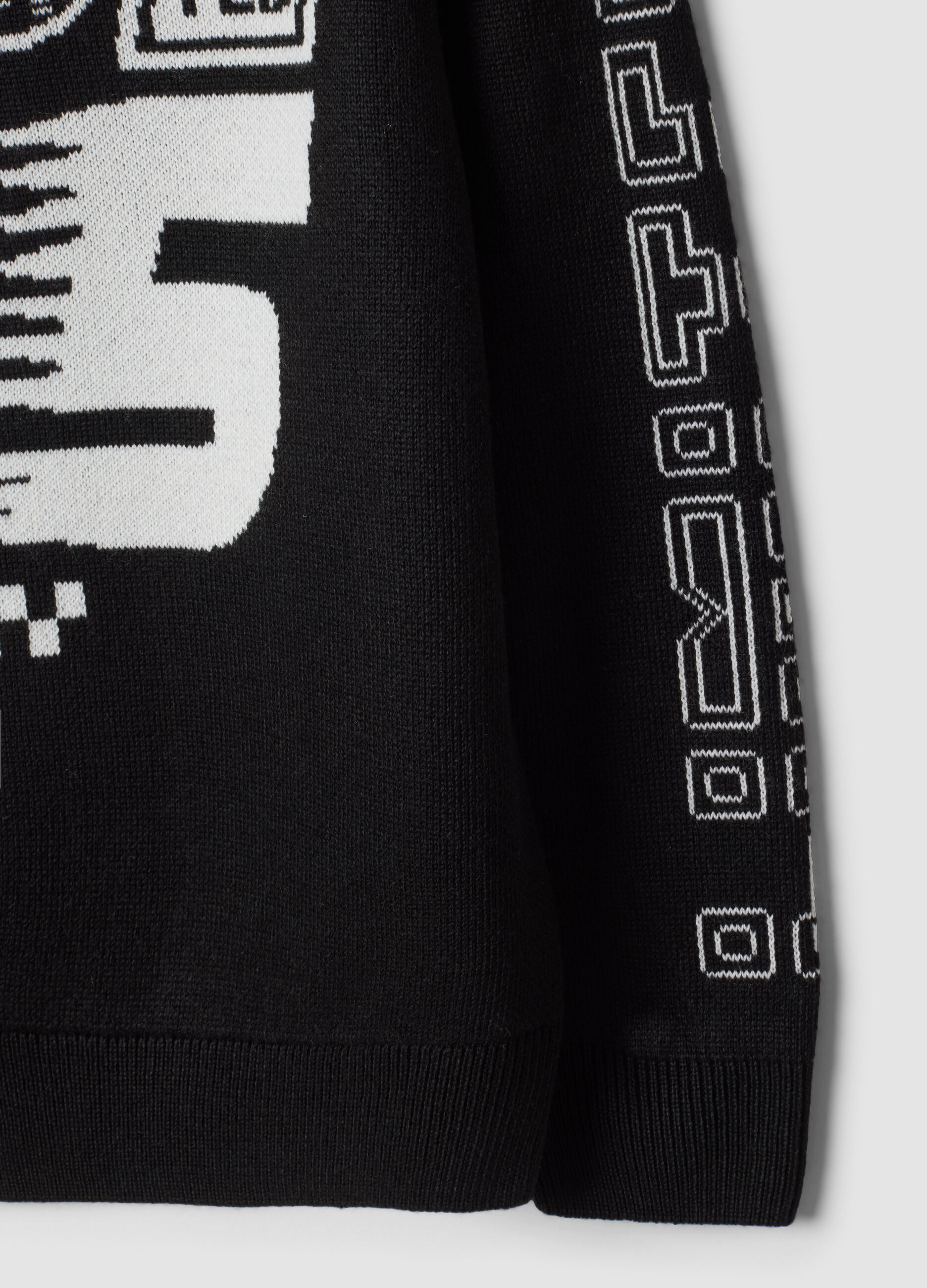 Black crew-neck jumper with jacquard print