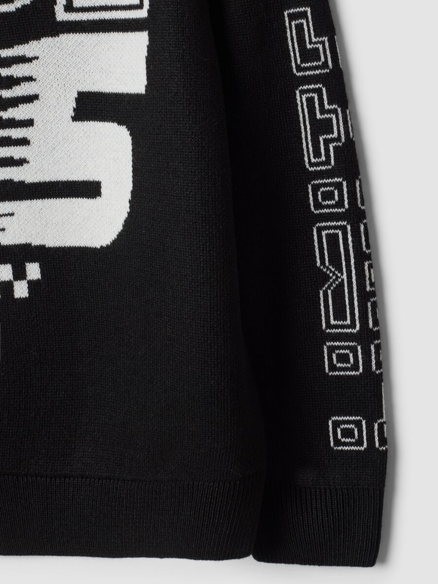 Maglia nera girocollo con stampa jacquard_3