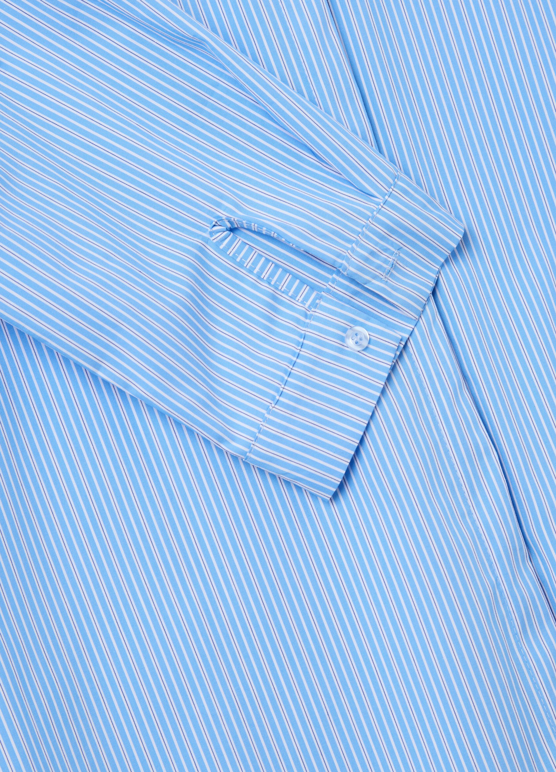 Camicia azzurra a righe in cotone