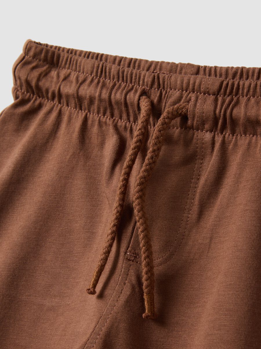 Shorts marroni in puro cotone organico con vita elasticizzata per bimbo regular fit_2
