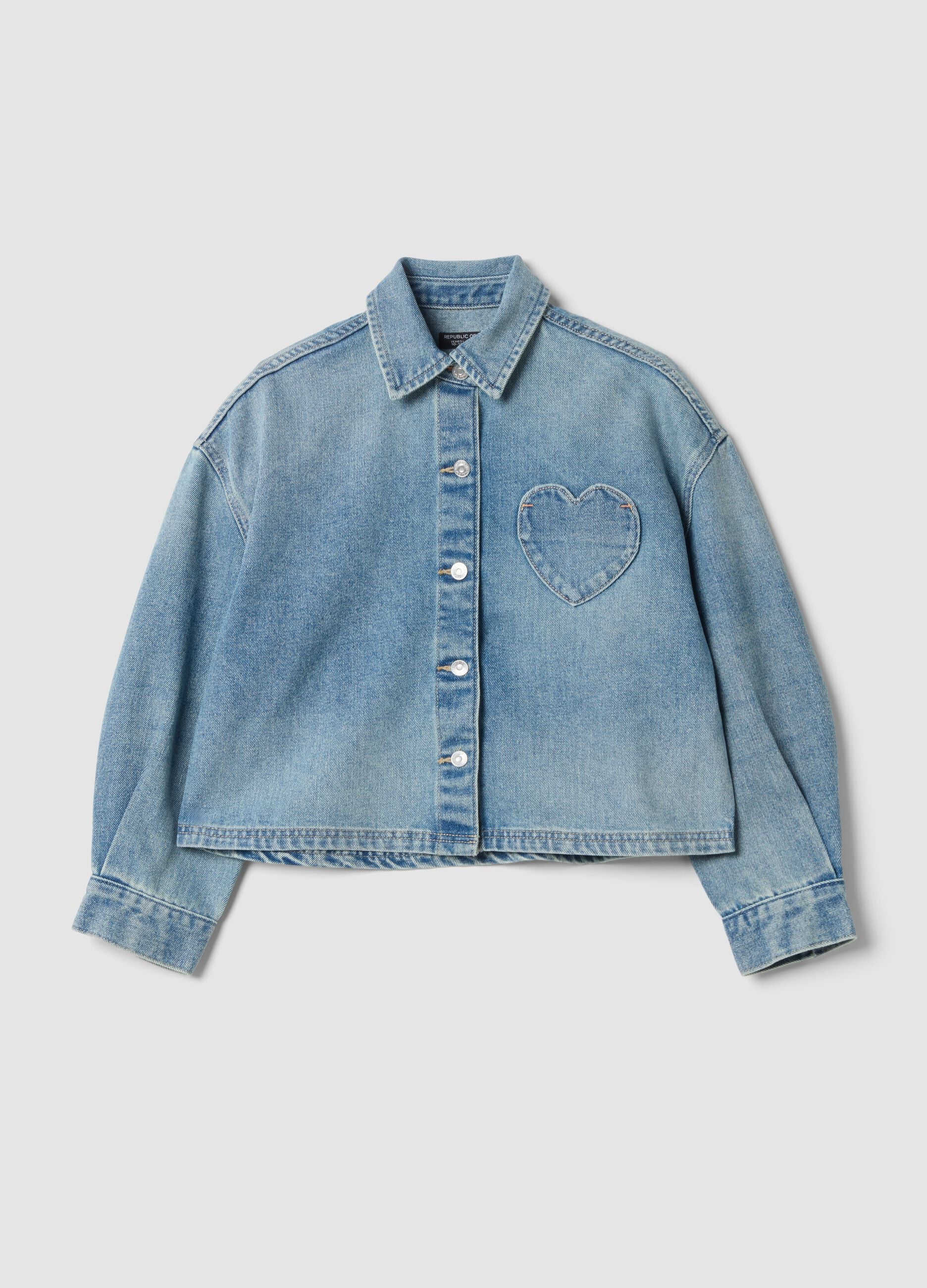Camicia blu in denim di misto cotone e viscosa con cuore regular fit