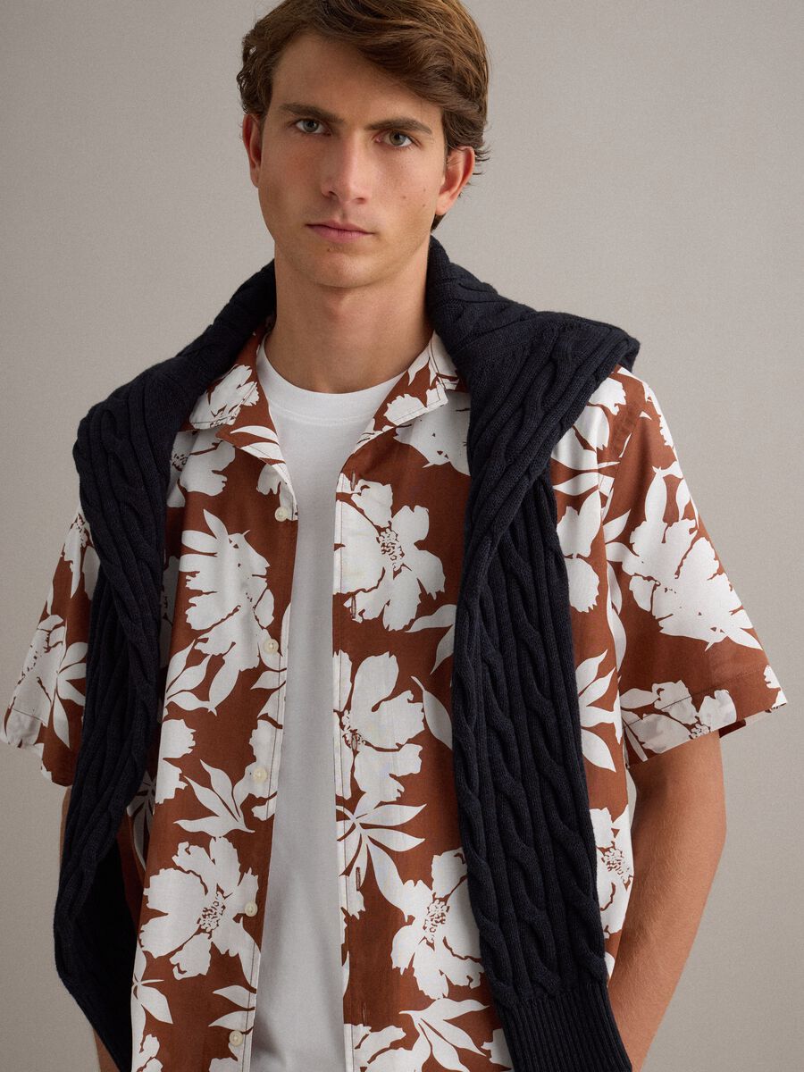 Camicia in puro cotone multicolor regular fit con motivo floreale_0