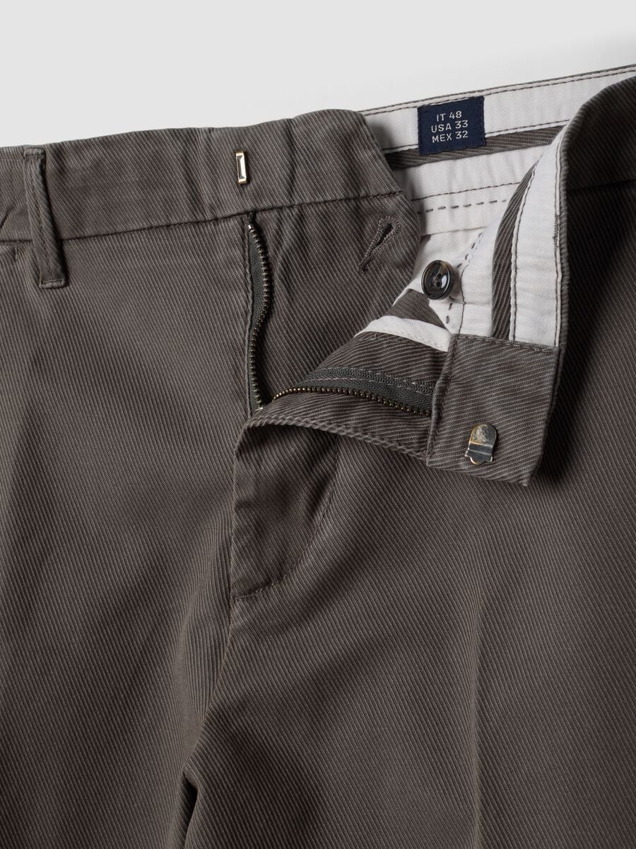 Grey regular tapered-fit stretch cotton twill chinos_6