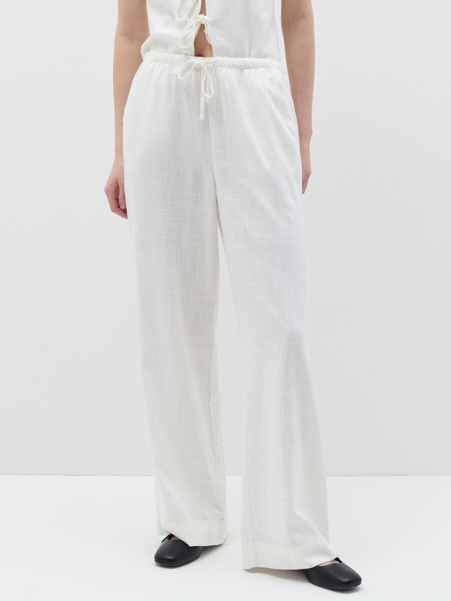 Relaxed-fit trousers in viscose and linen_1