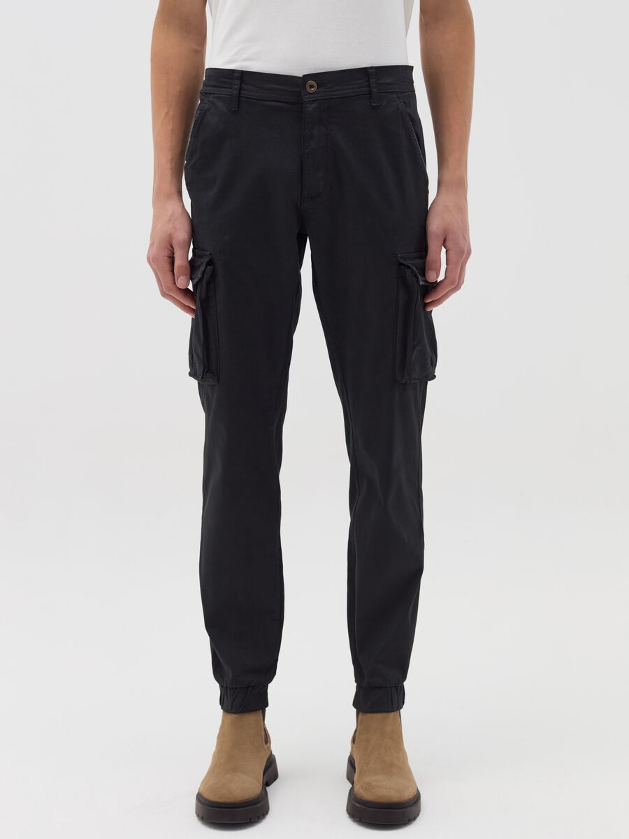 Pantalone cargo cuff-hem in cotone stretch_1
