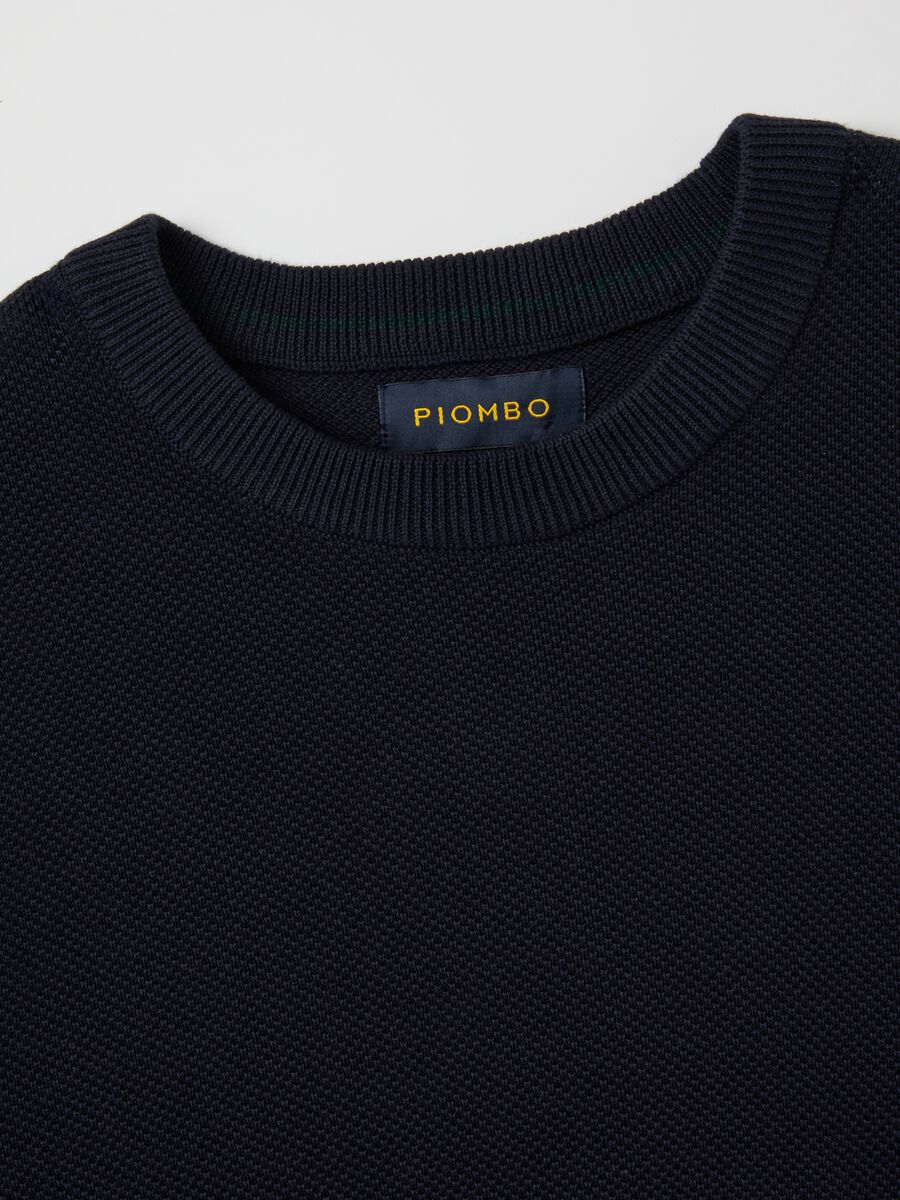 Maglione blu in cotone con collo rotondo_5