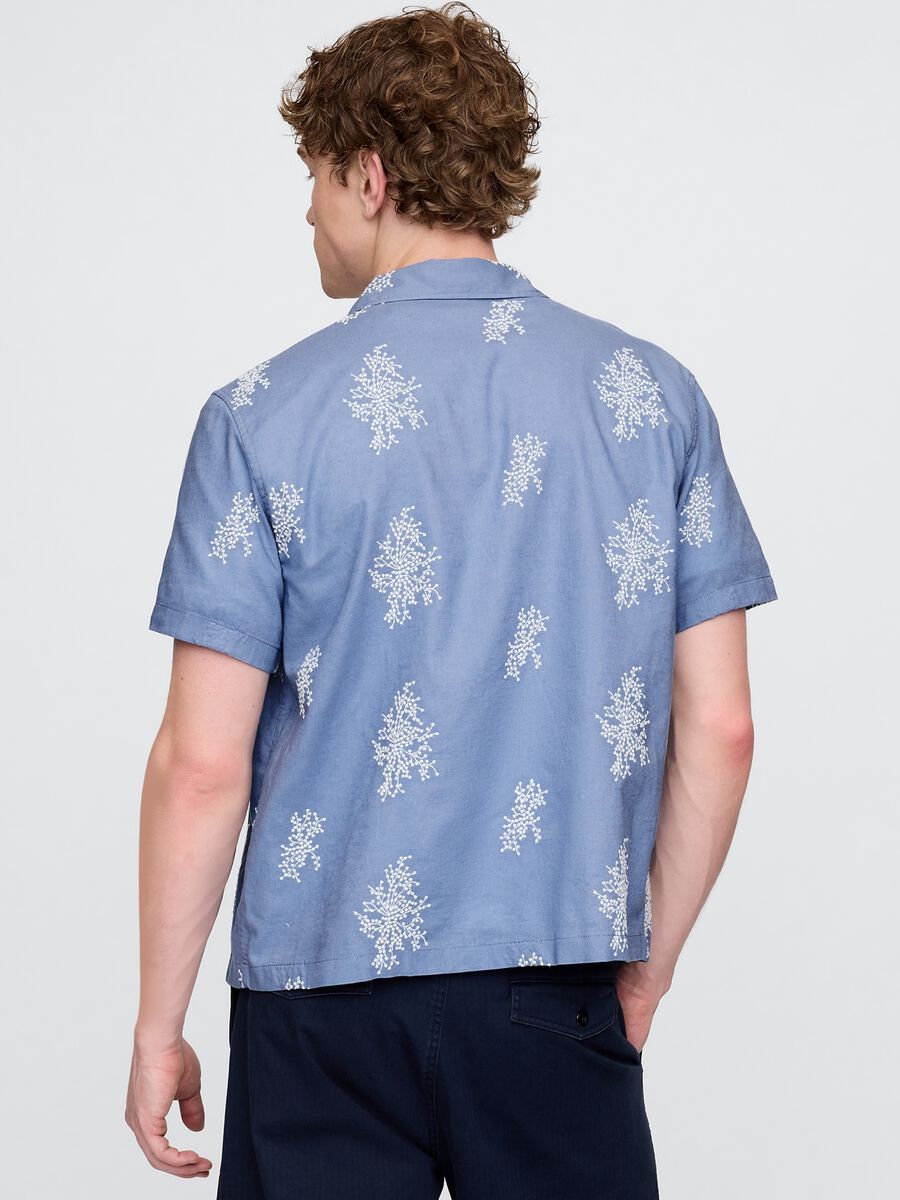 Light blue short sleeve shirt with floral print_2