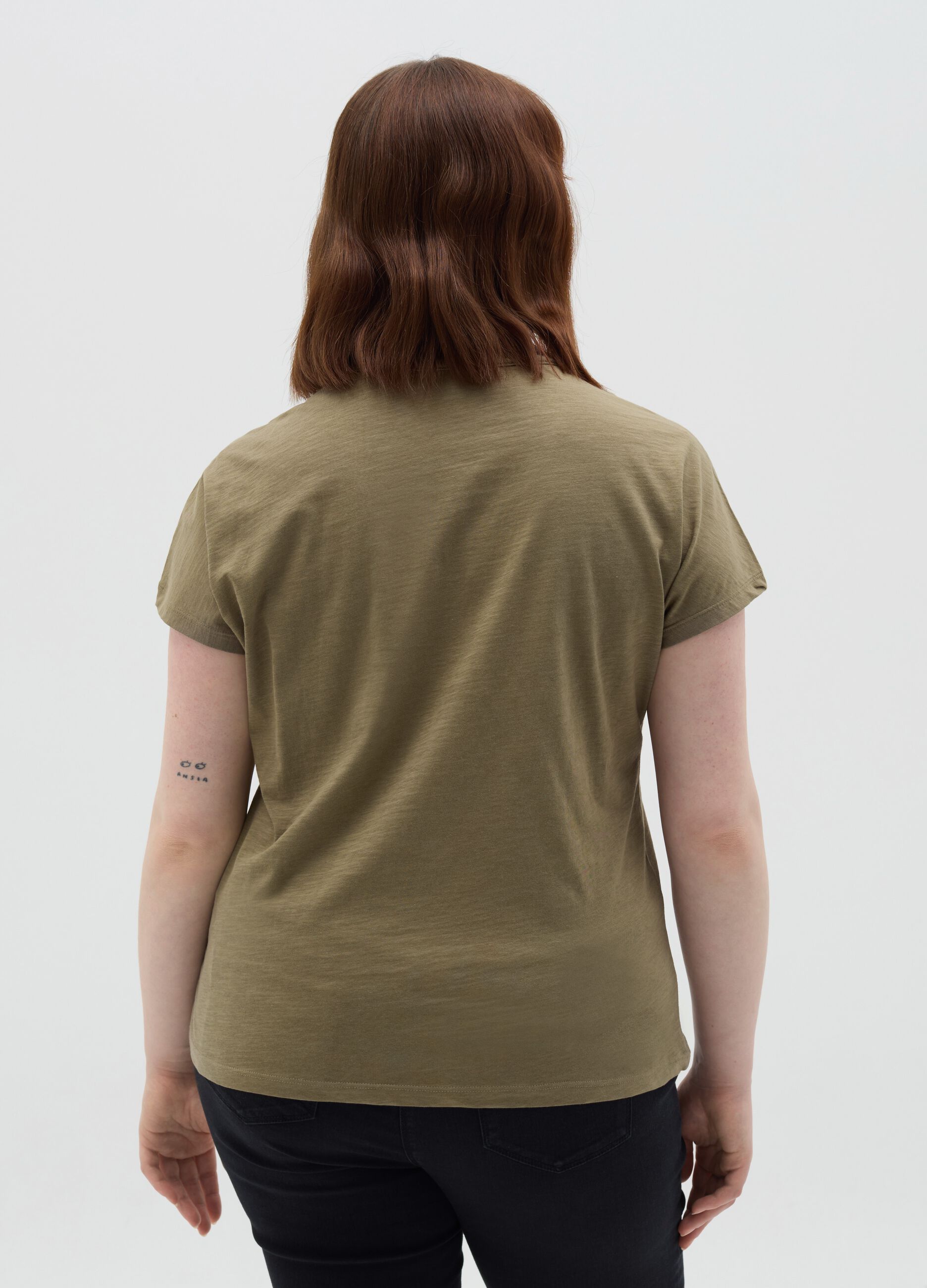 Curvy green T-shirt with V neck