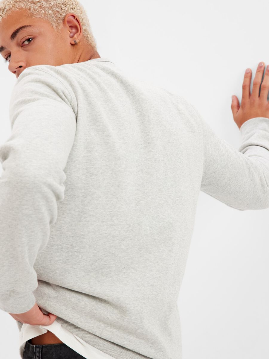Round neck sweatshirt with embroidery_1