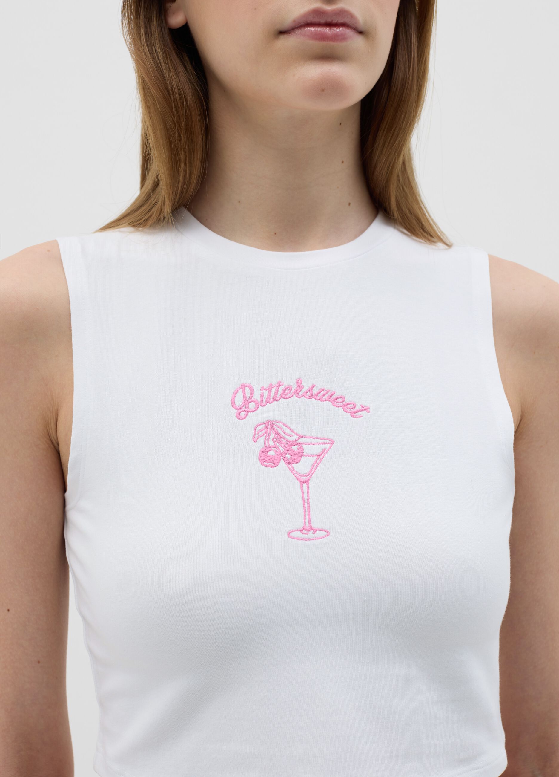 White cropped tank top with embroidery