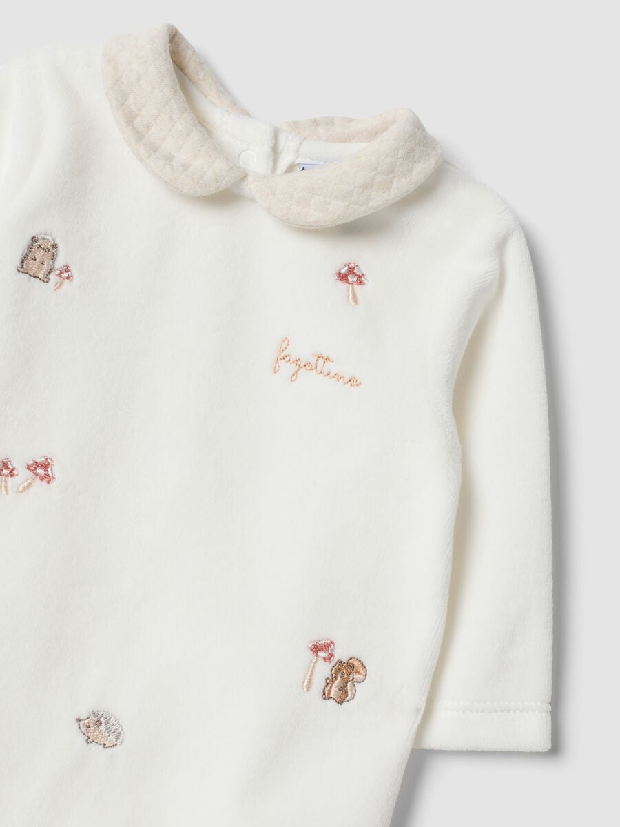 Tutina bianca in misto cotone organico con colletto e ricami animaletti_2