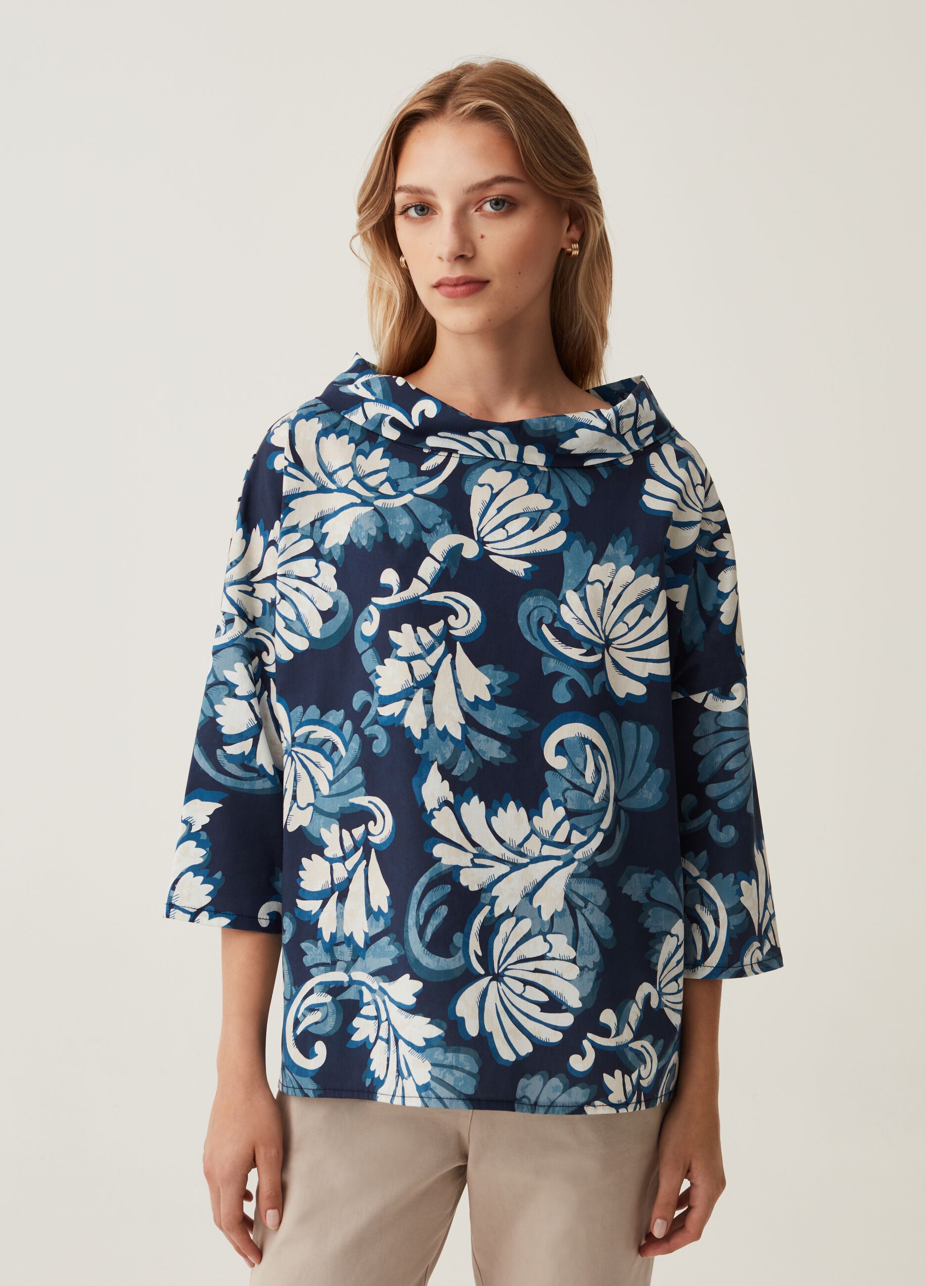 Blusa con collo risvoltato Hybrid_0