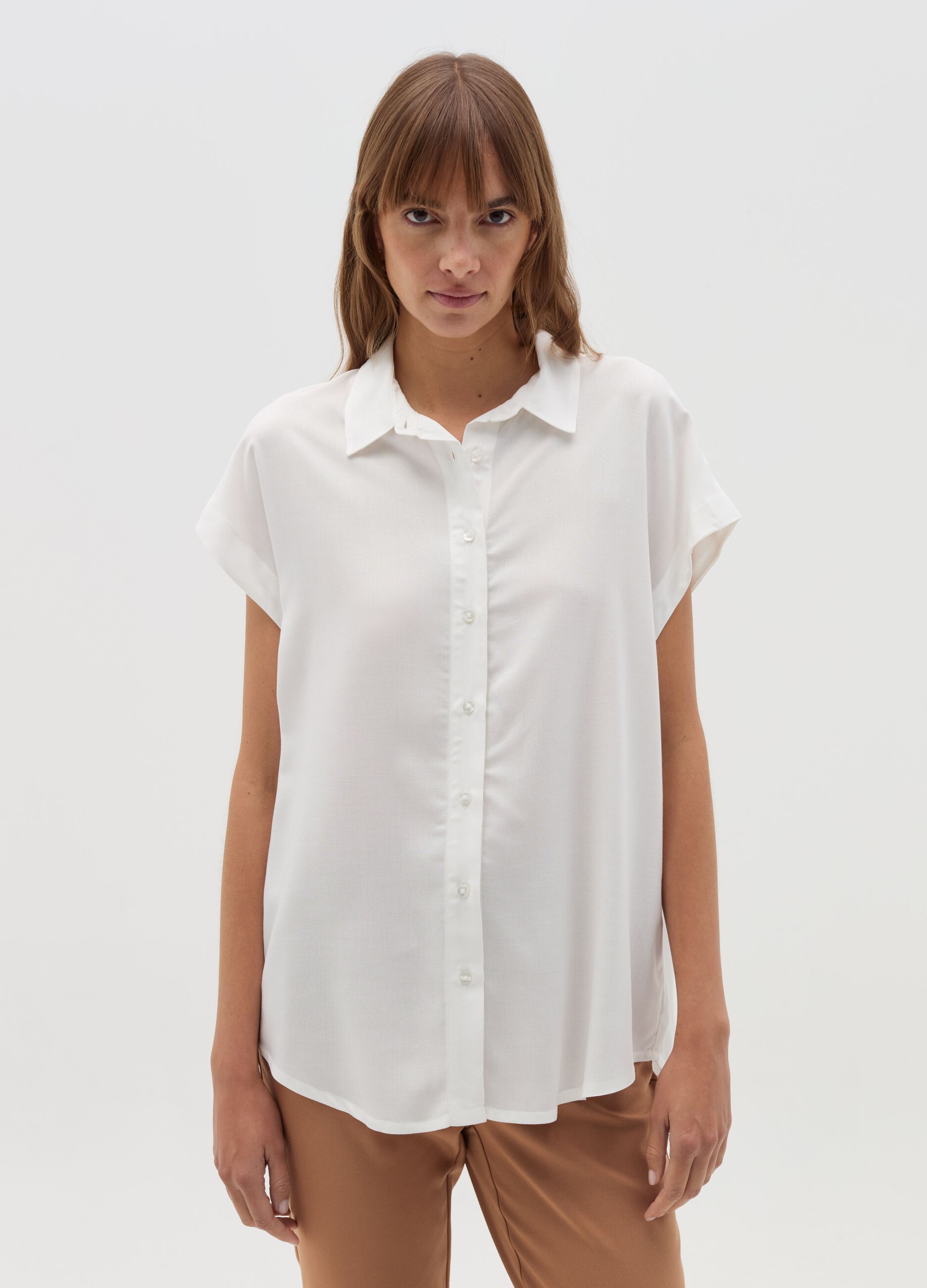 Shirt with short kimono sleeves