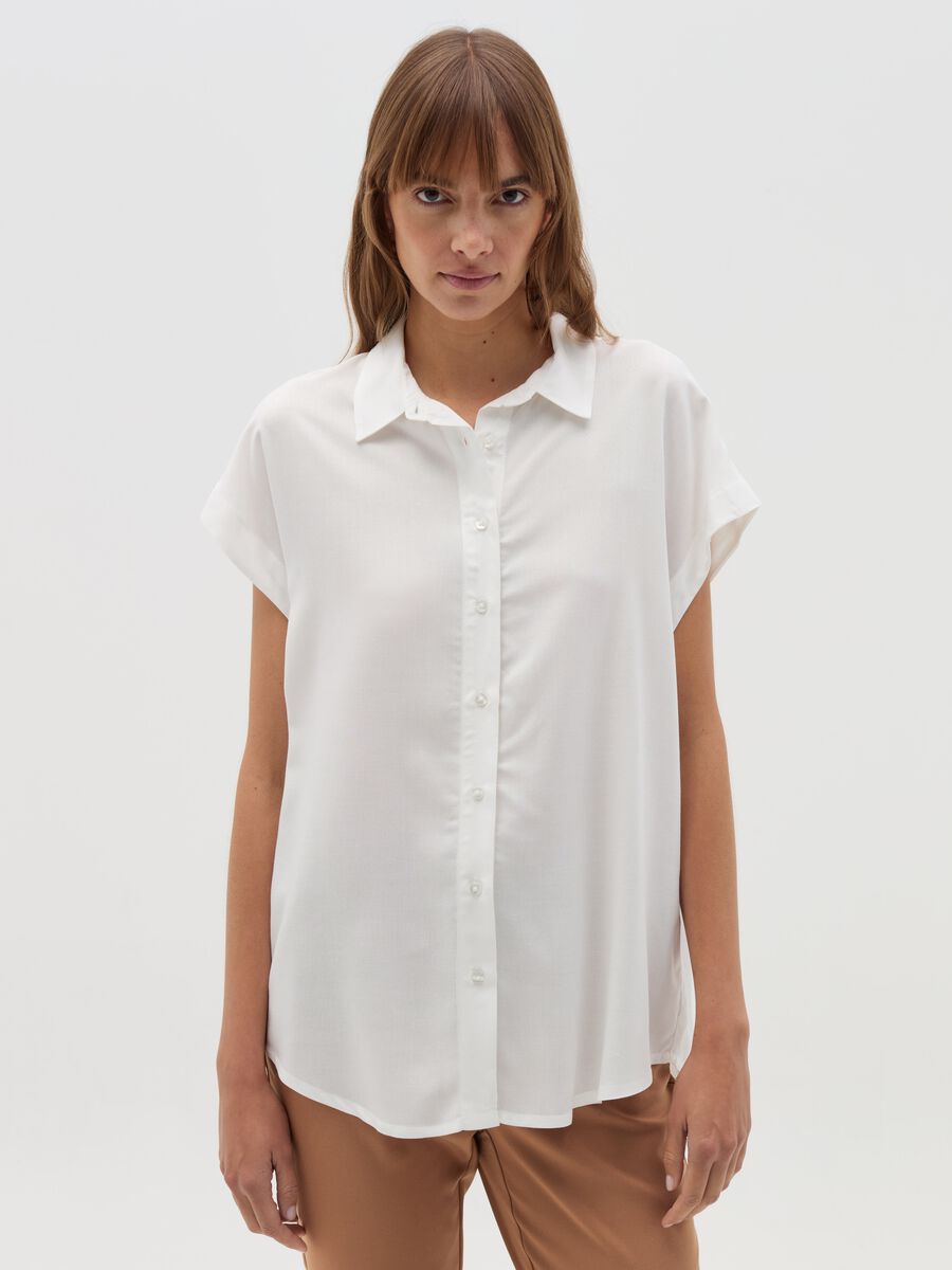 Camicia con maniche corte a kimono_0