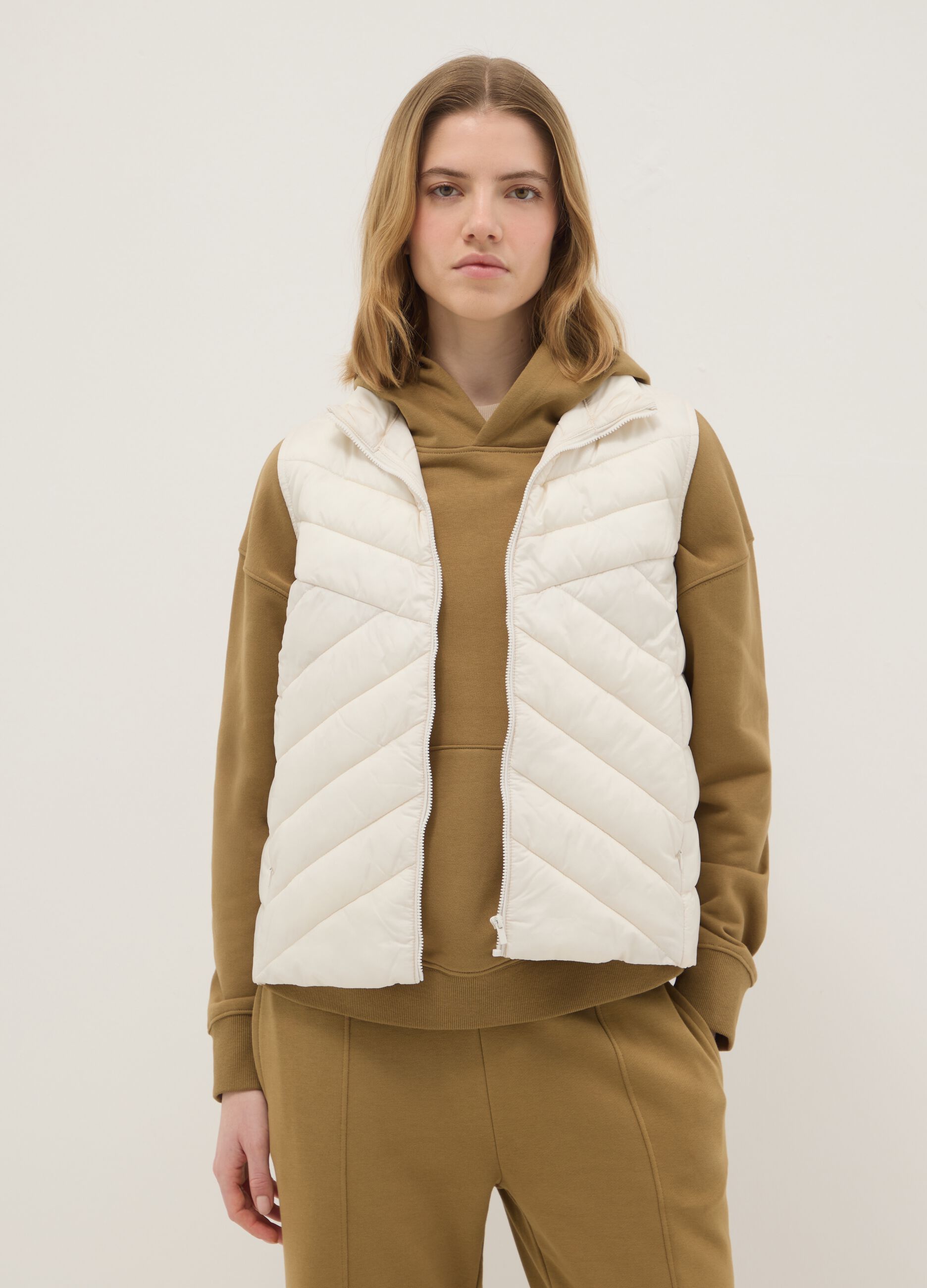 White padded regular fit gilet with zip