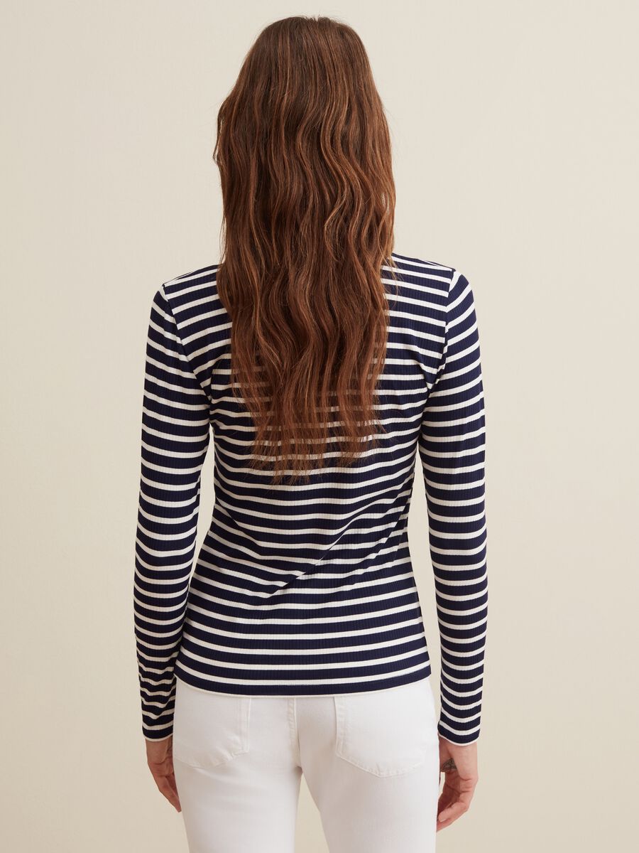 T-shirt a righe con maniche lunghe_2