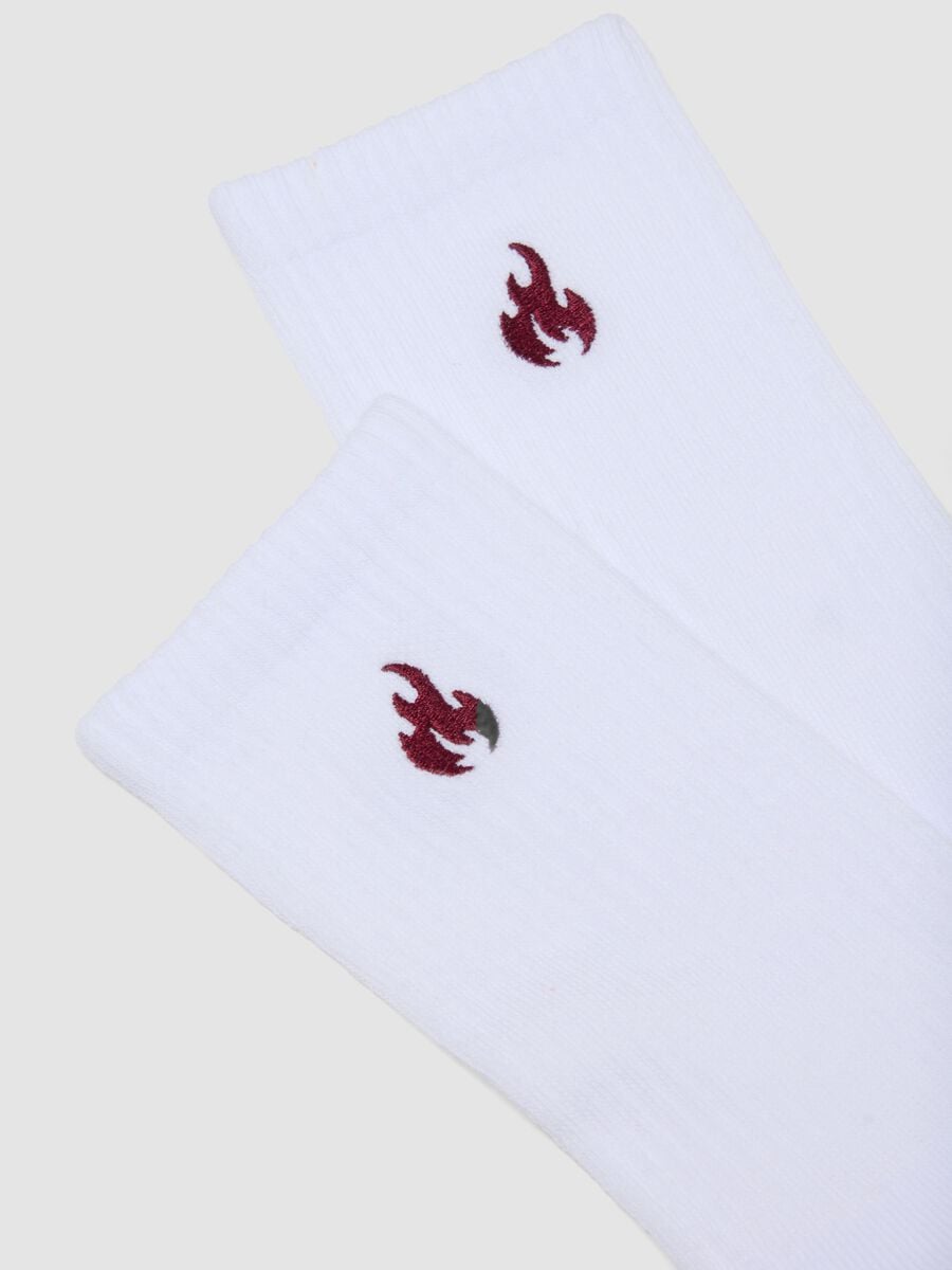 Calze sportive bianche in cotone elasticizzato con logo ricamato_1