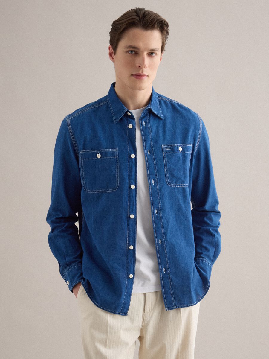 Camicia in puro cotone denim blu regular fit con tasche_1