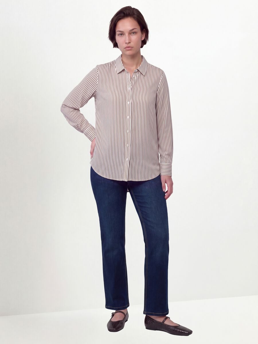 White striped shirt with classic collar, regular fit_2