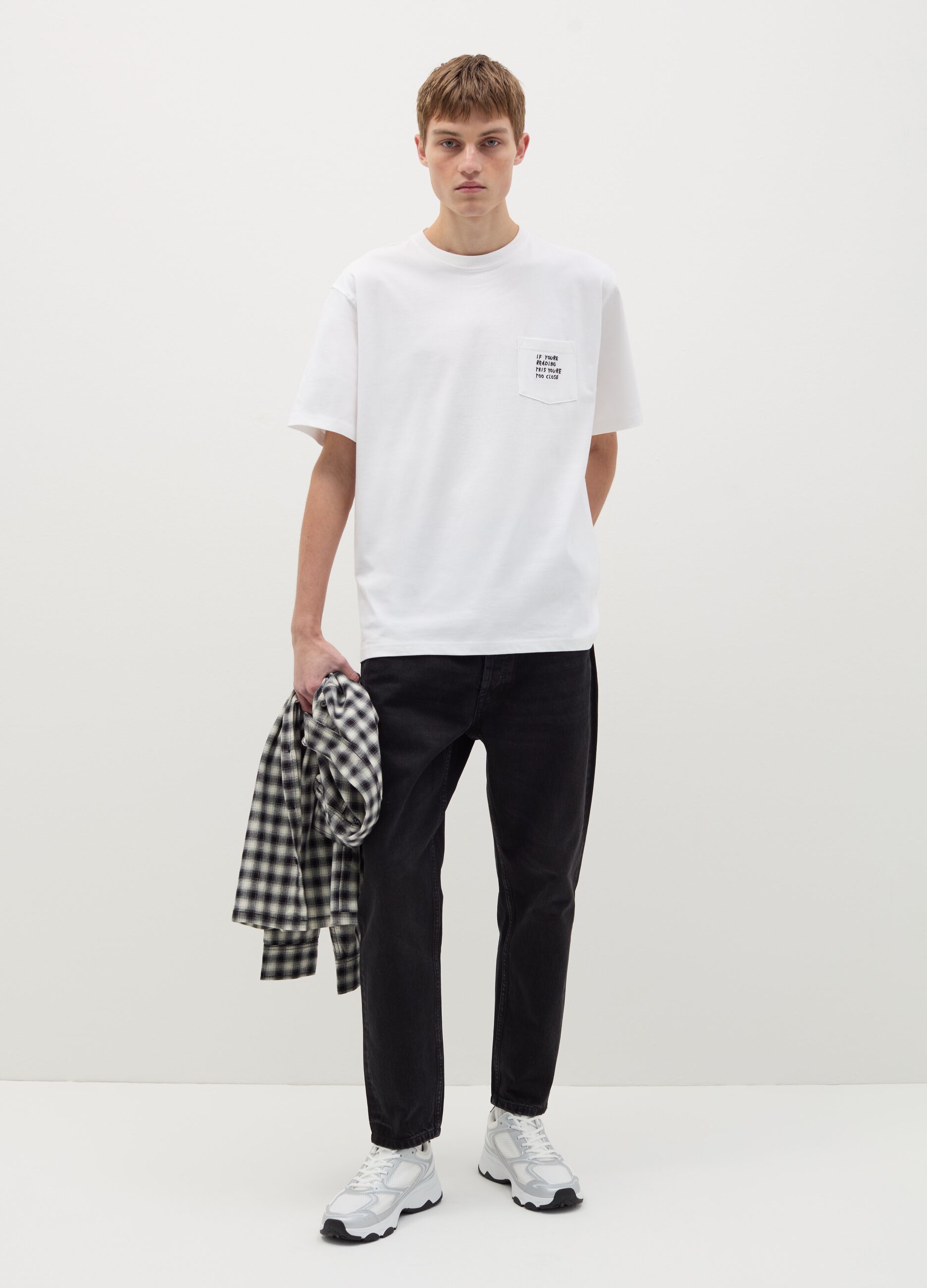 T-shirt with embroidered pocket