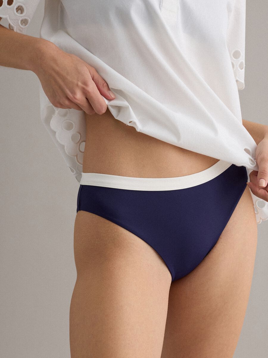 Slip bikini blu in tessuto elasticizzato_3