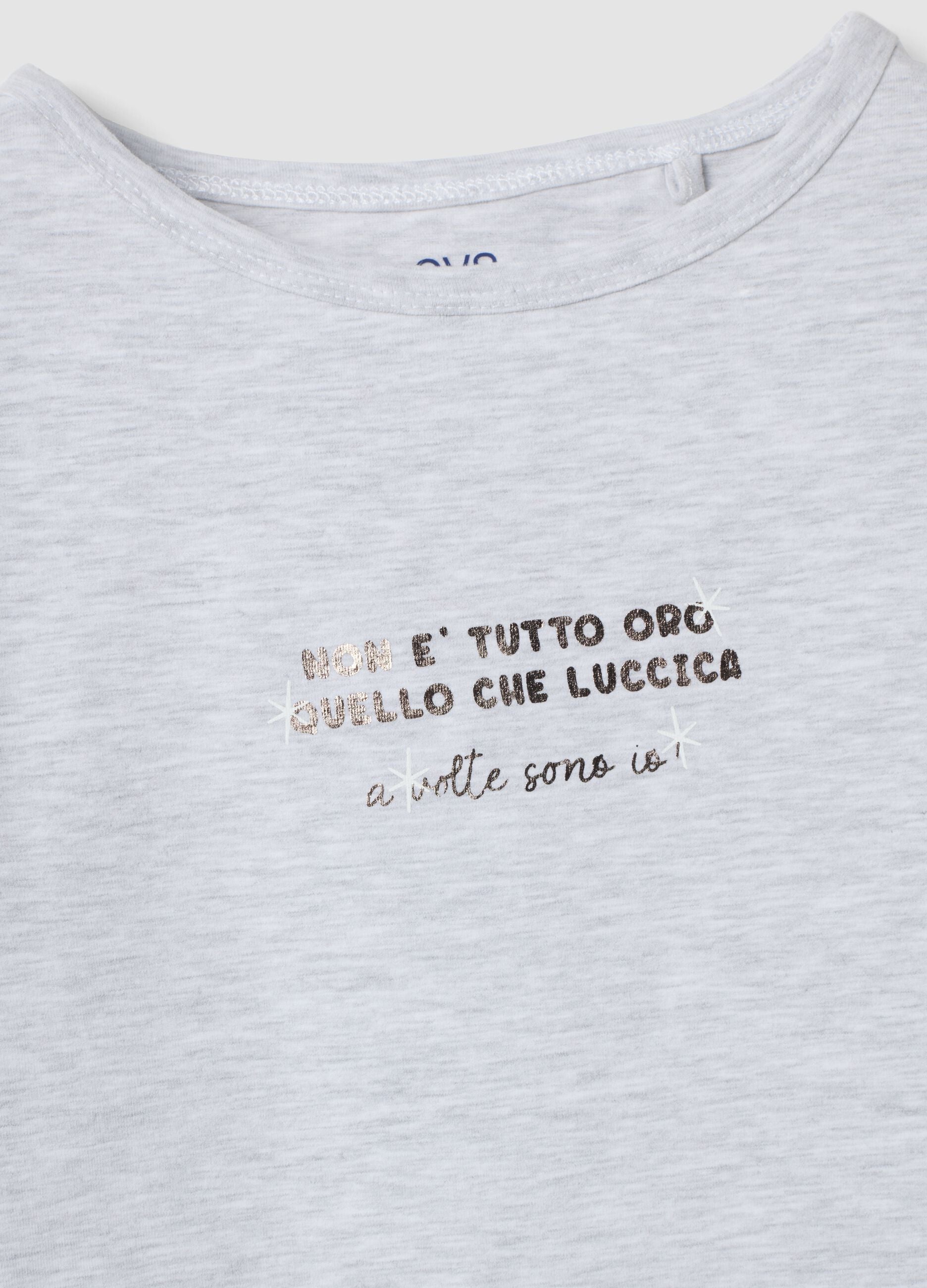 T-shirt grigia in cotone organico elasticizzato con scritta slim fit