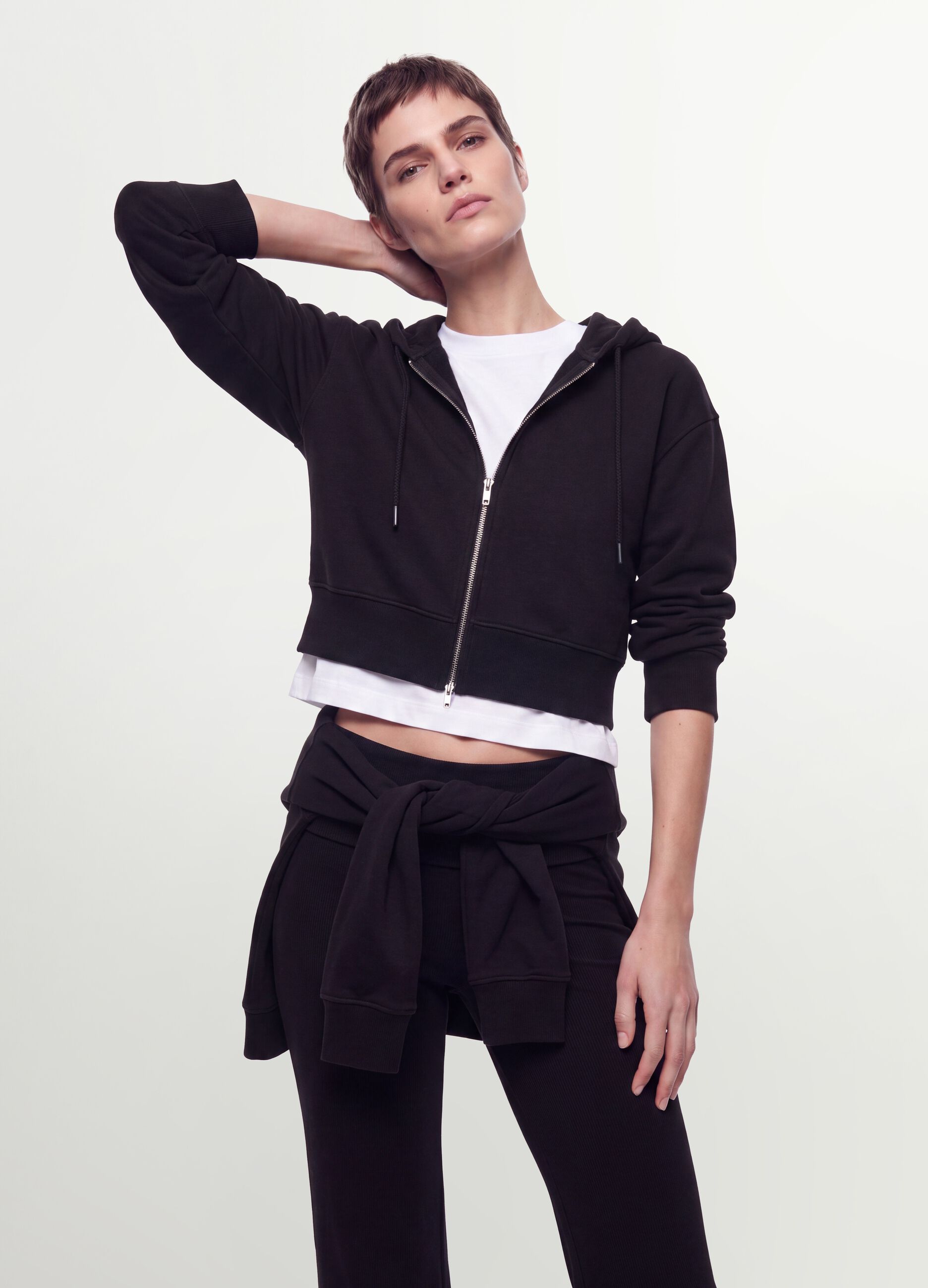 Felpa full zip nera in misto cotone con cappuccio fitted