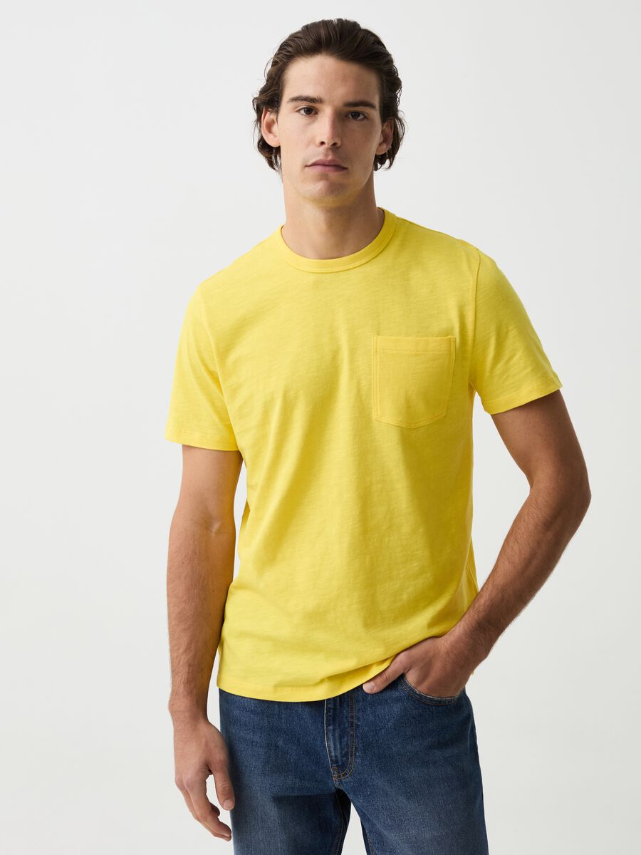 T-shirt in slub jersey con tasca_0