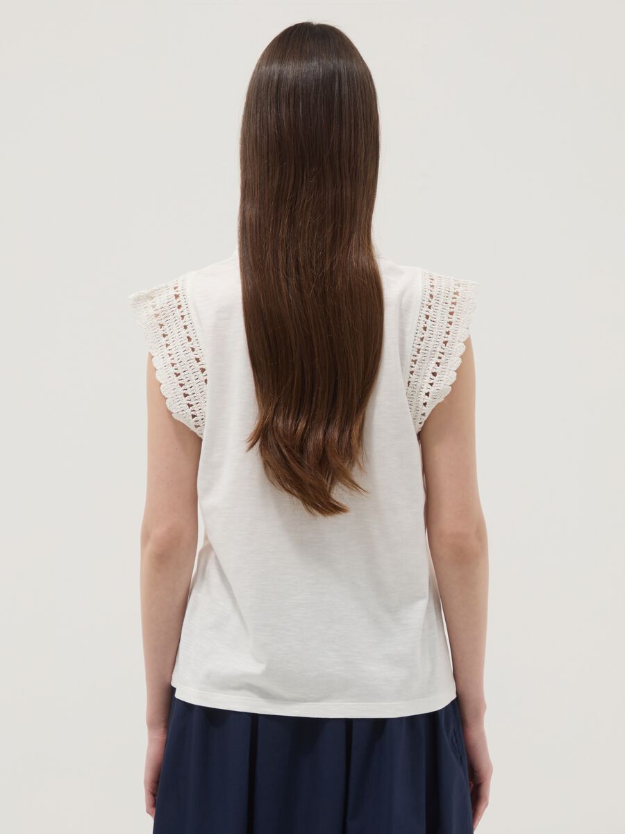 White pure cotton regular-fit top with crochet inserts_3