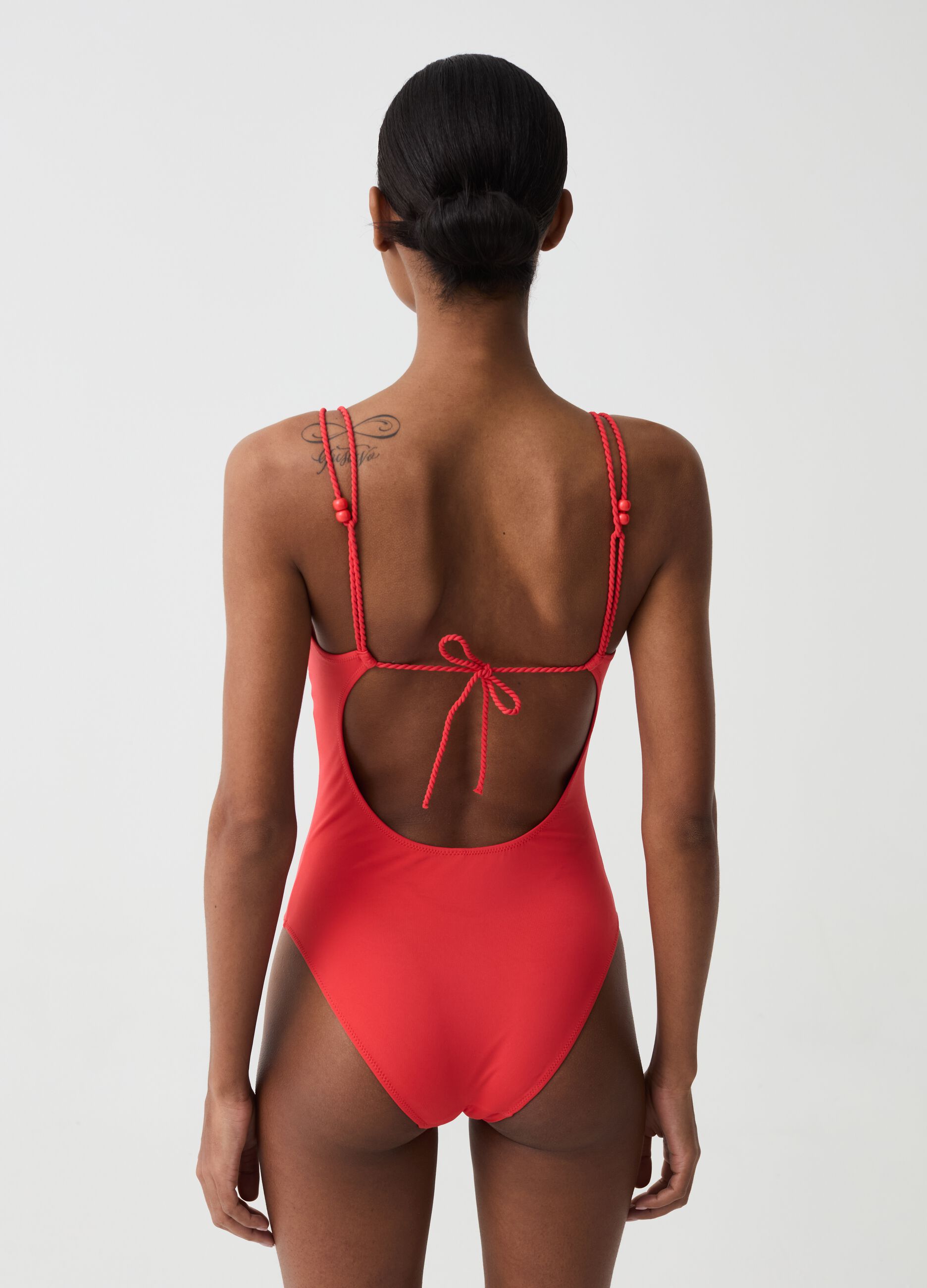 One-piece swimsuit with double shoulder straps