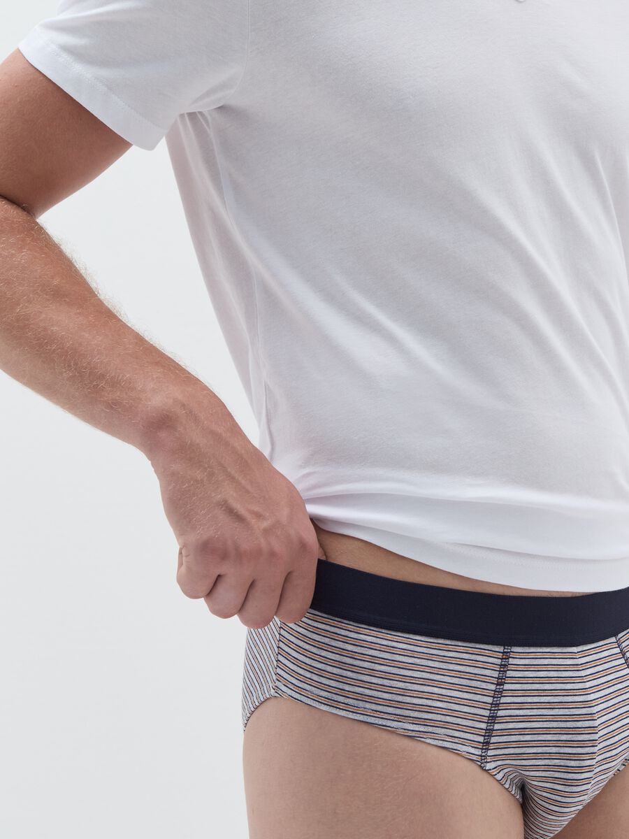 Three-pack patterned briefs in stretch organic cotton_5