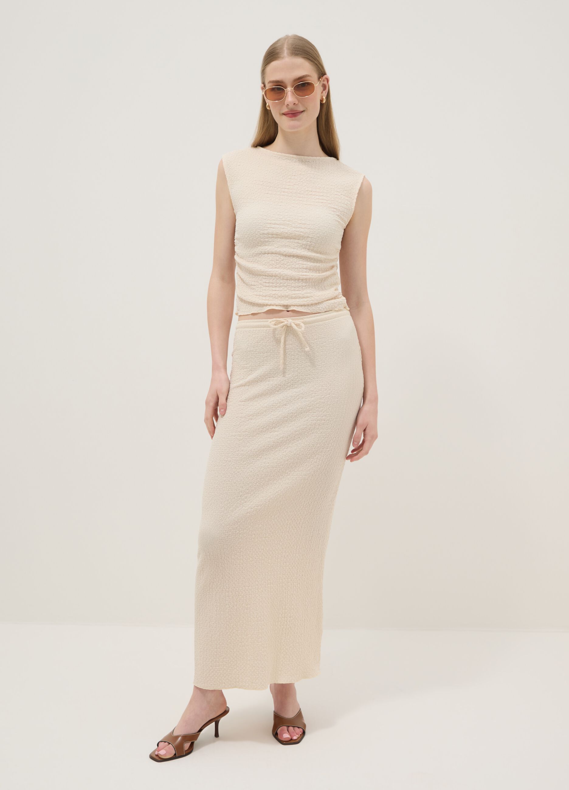 Beige stretch tank top with textured finish