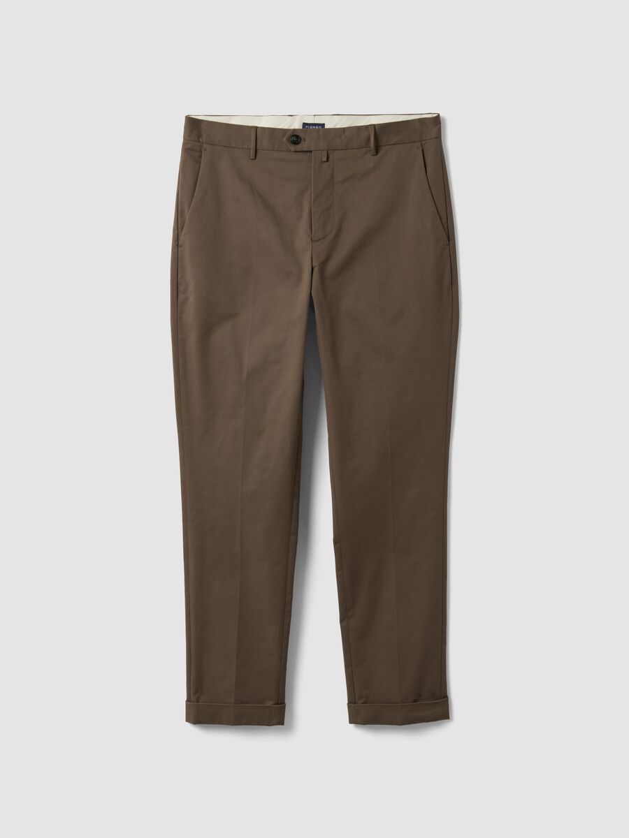 Pantaloni chino marroni in twill di cotone elasticizzato regular fit_0