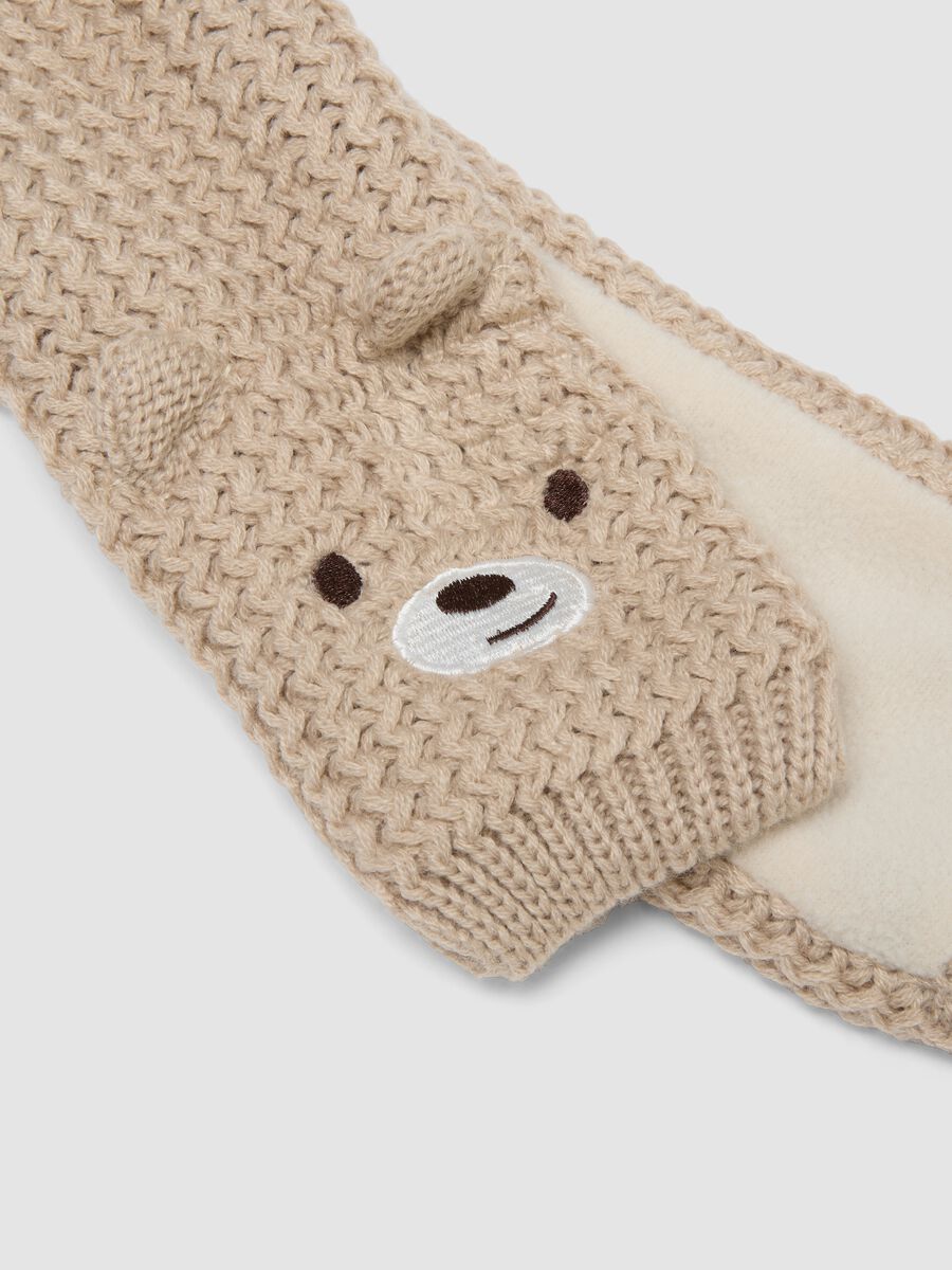 Sciarpa beige lavorata a maglia con orsetto_1