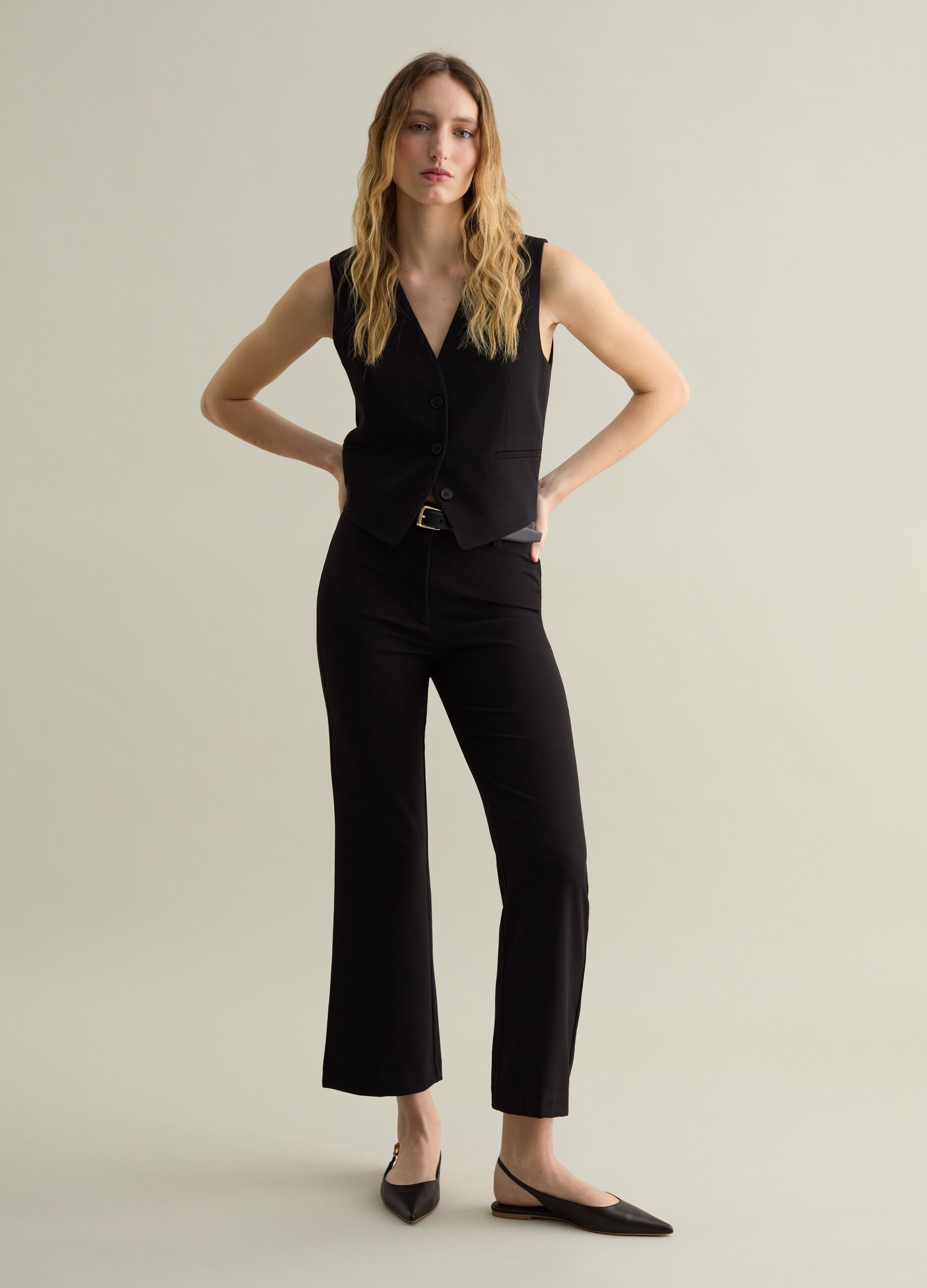 Solid colour waistcoat with buttons