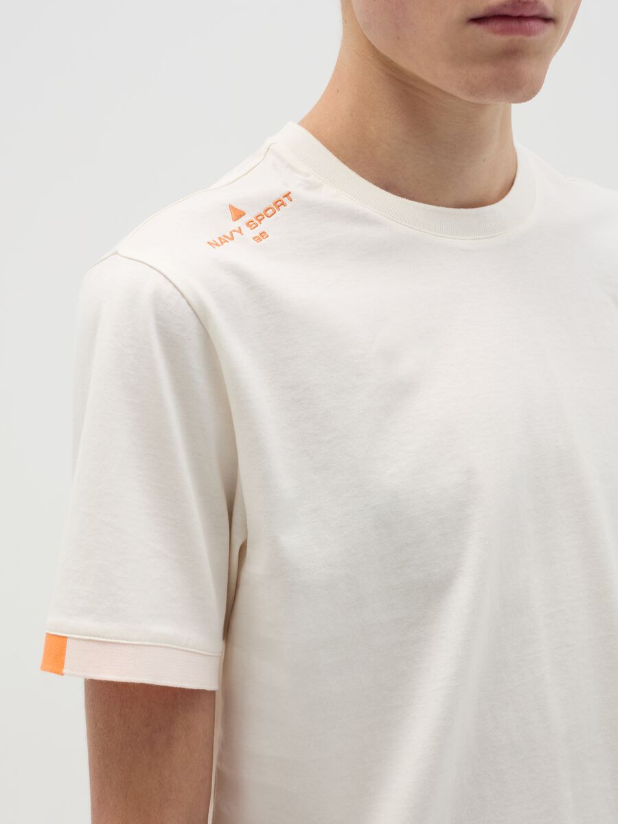T-shirt with logo embroidery_3