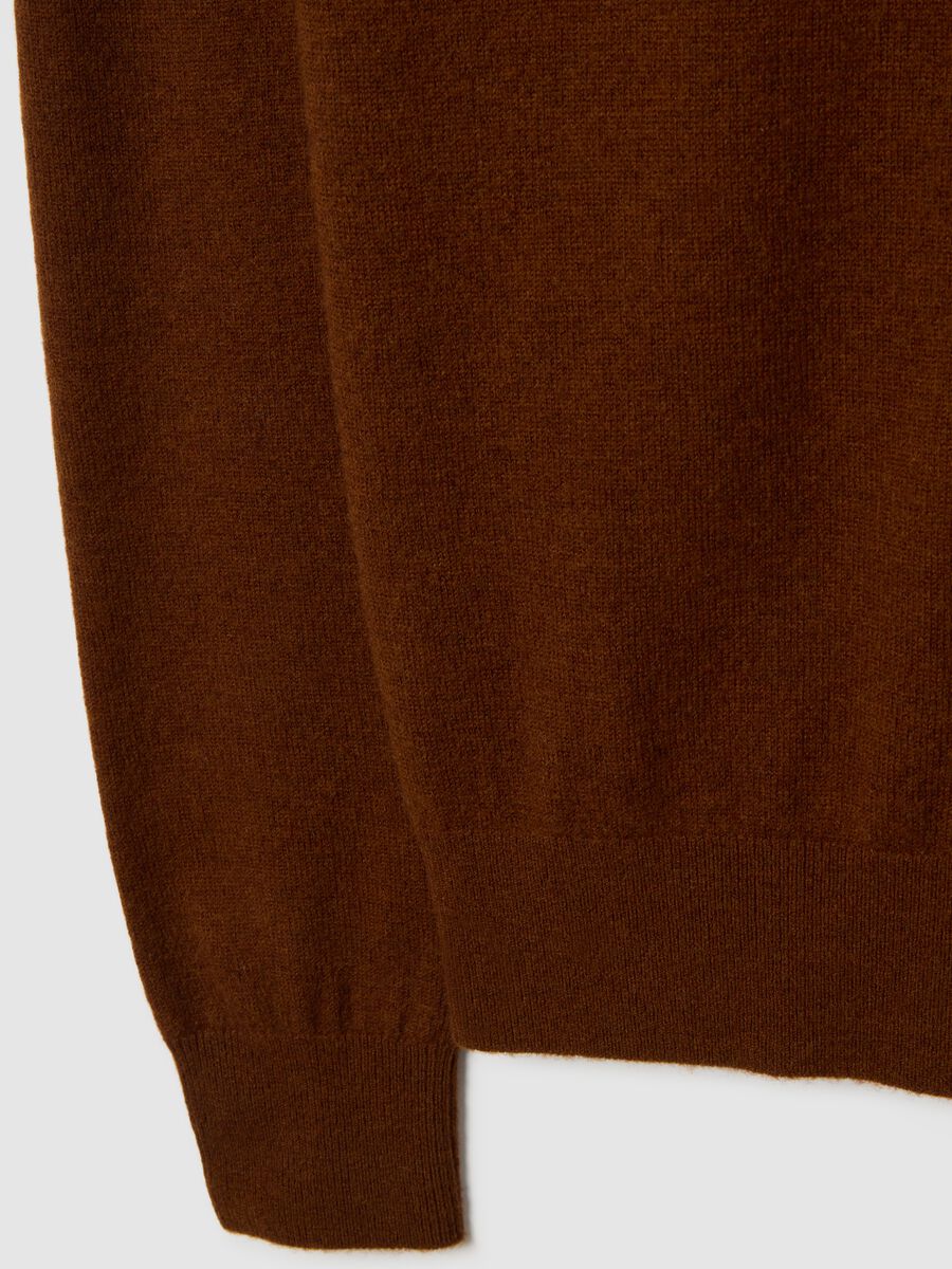Maglione in pura lana marrone regular fit a collo alto_1
