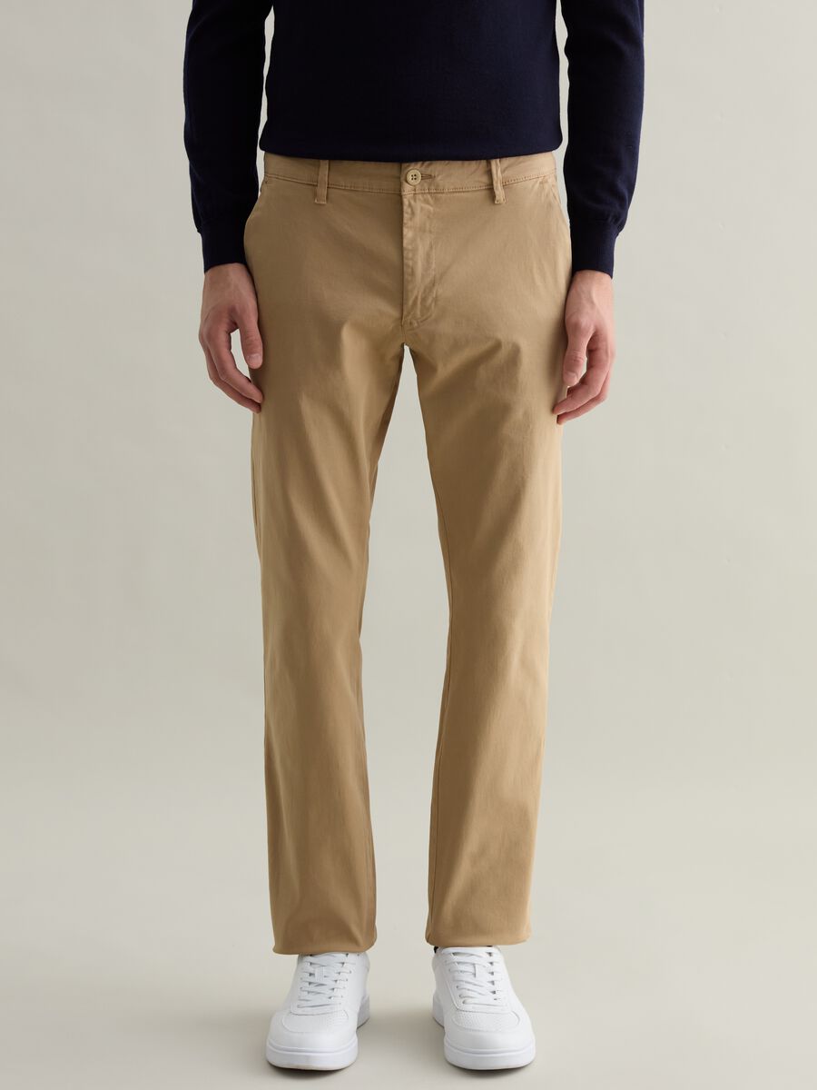 Pantalone chino in cotone stretch_1