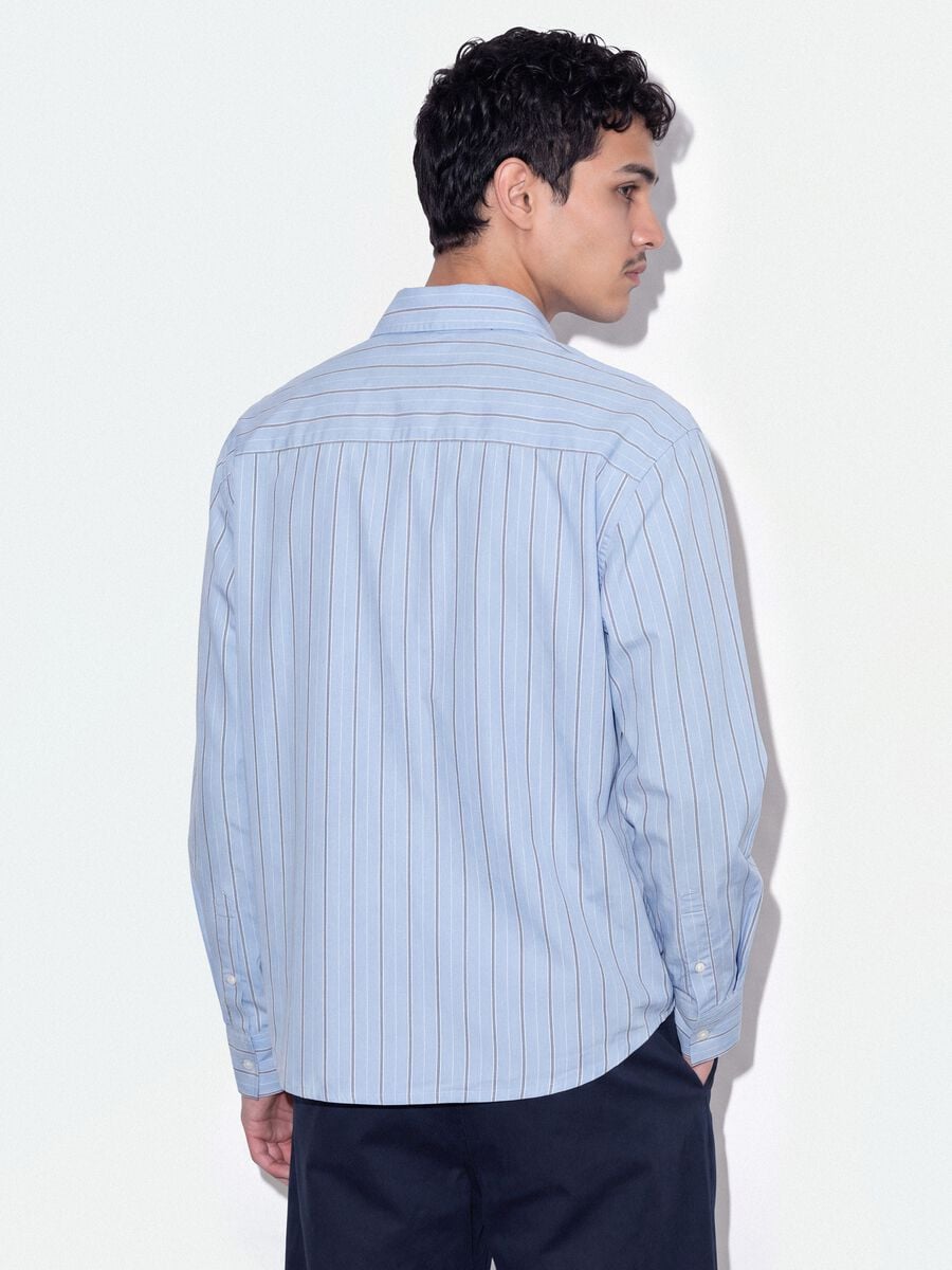 Camicia azzurra cropped in puro cotone a righe over fit_3
