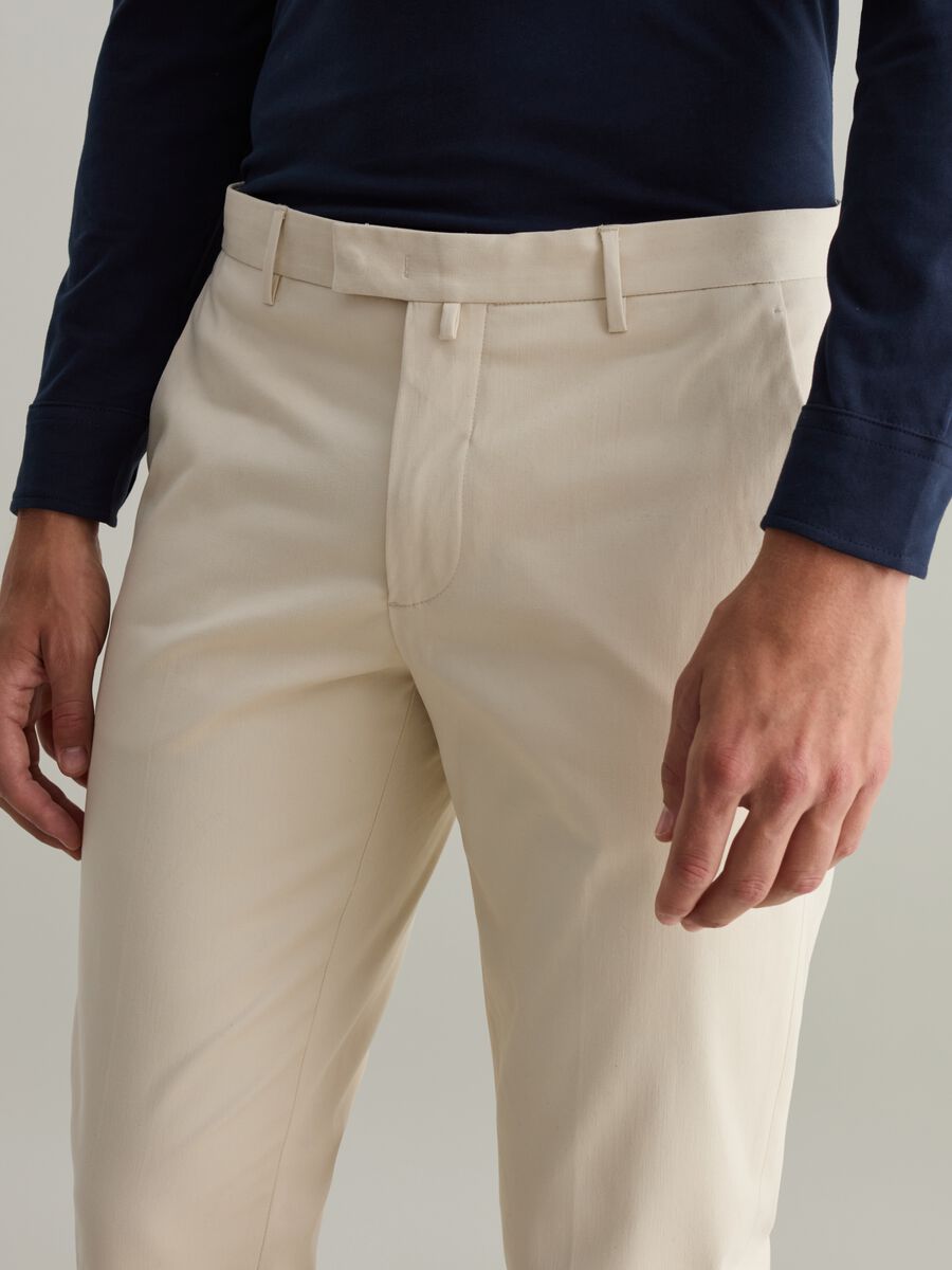Contemporary regular-fit trousers in stretch cotton_2