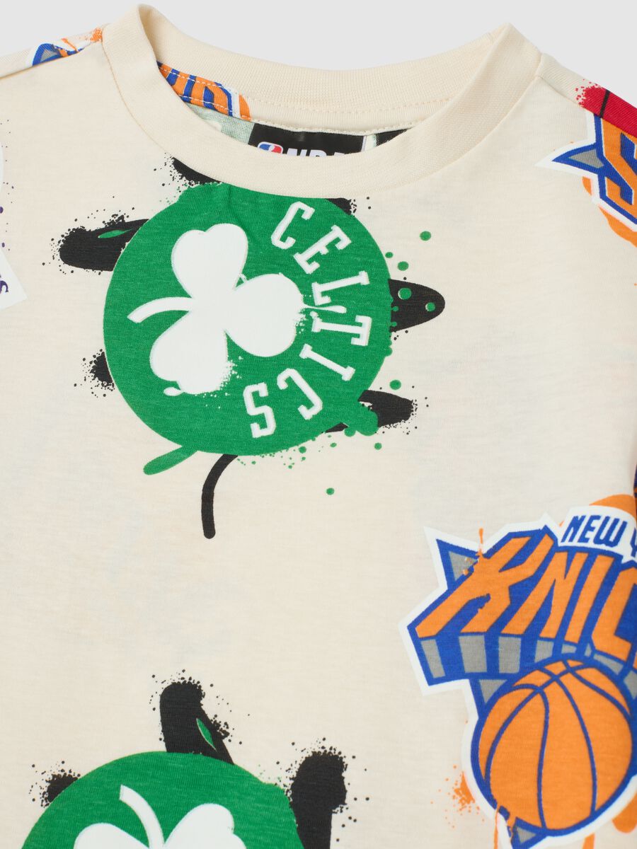Set of kids' beige pure cotton t-shirt and regular fit shorts with NBA print_3