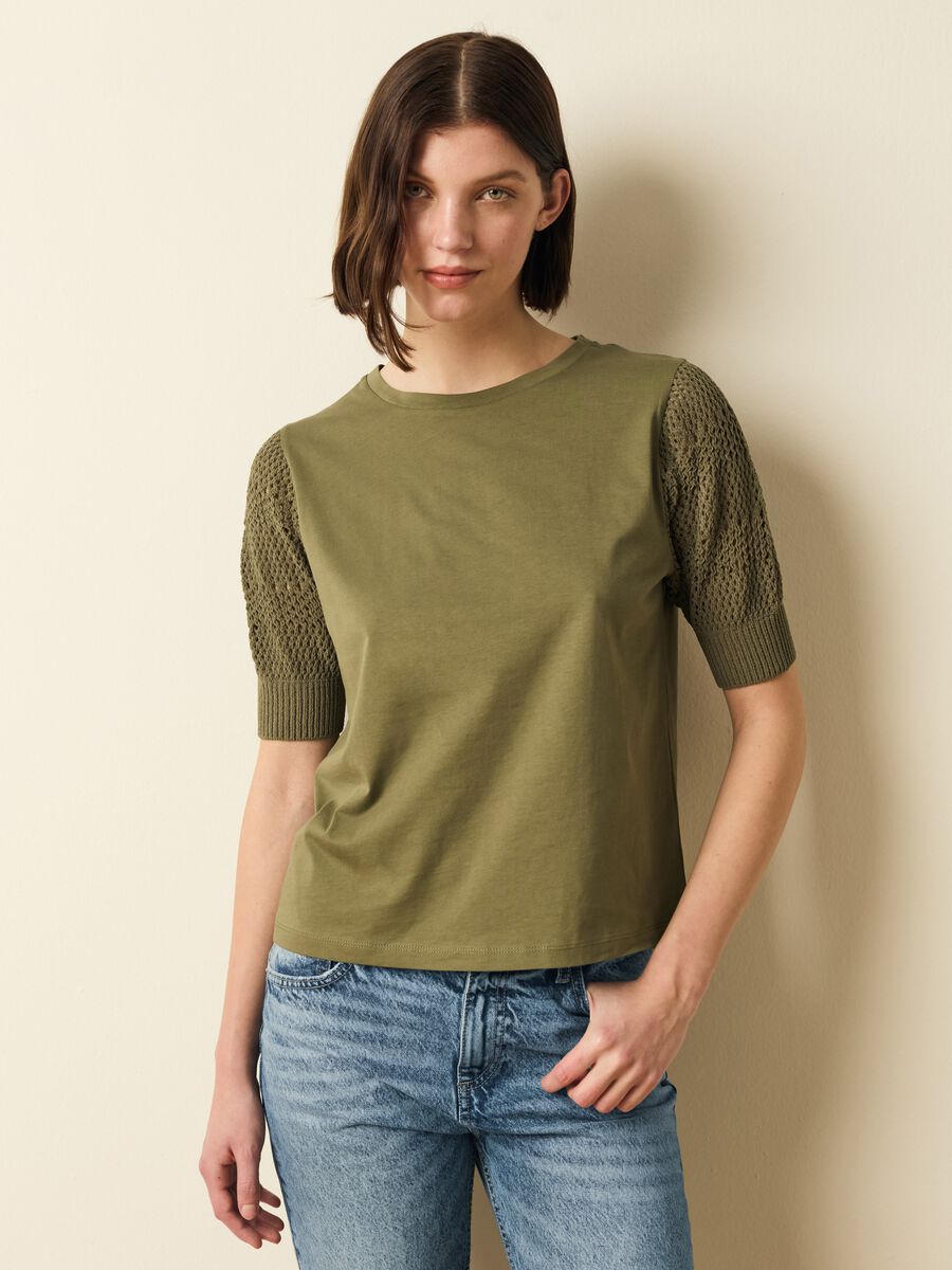T-shirt with puff sleeves and crochet_0