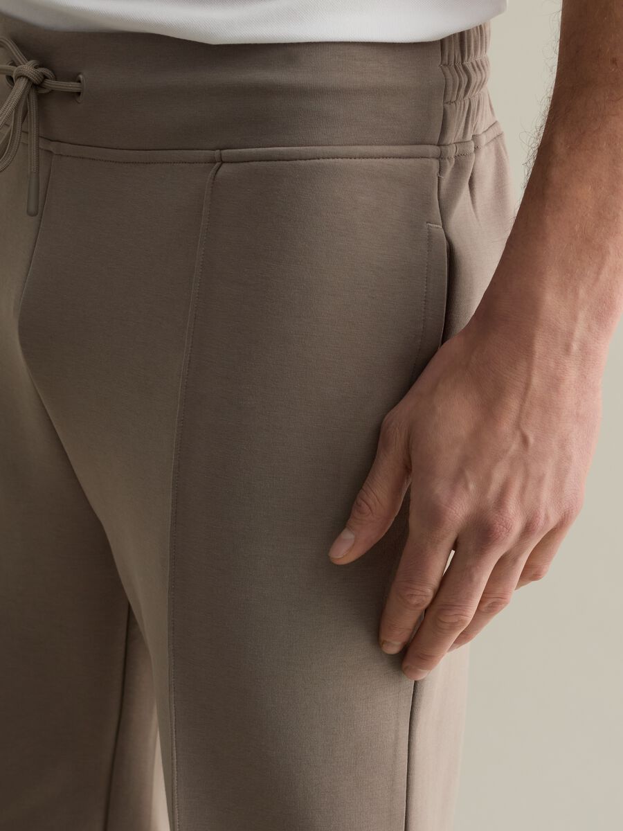 Technical fabric joggers with drawstring_2