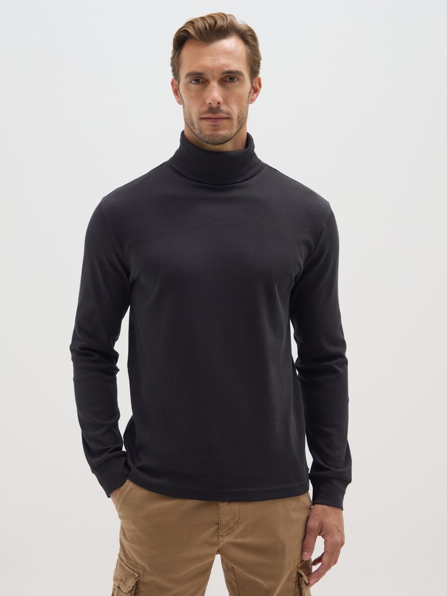 T-shirt nera a maniche lunghe in cotone_0