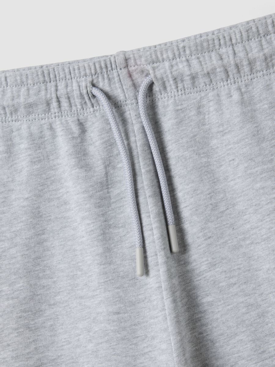 Pantaloni jogger grigi in puro cotone organico regular fit per ragazzo_5