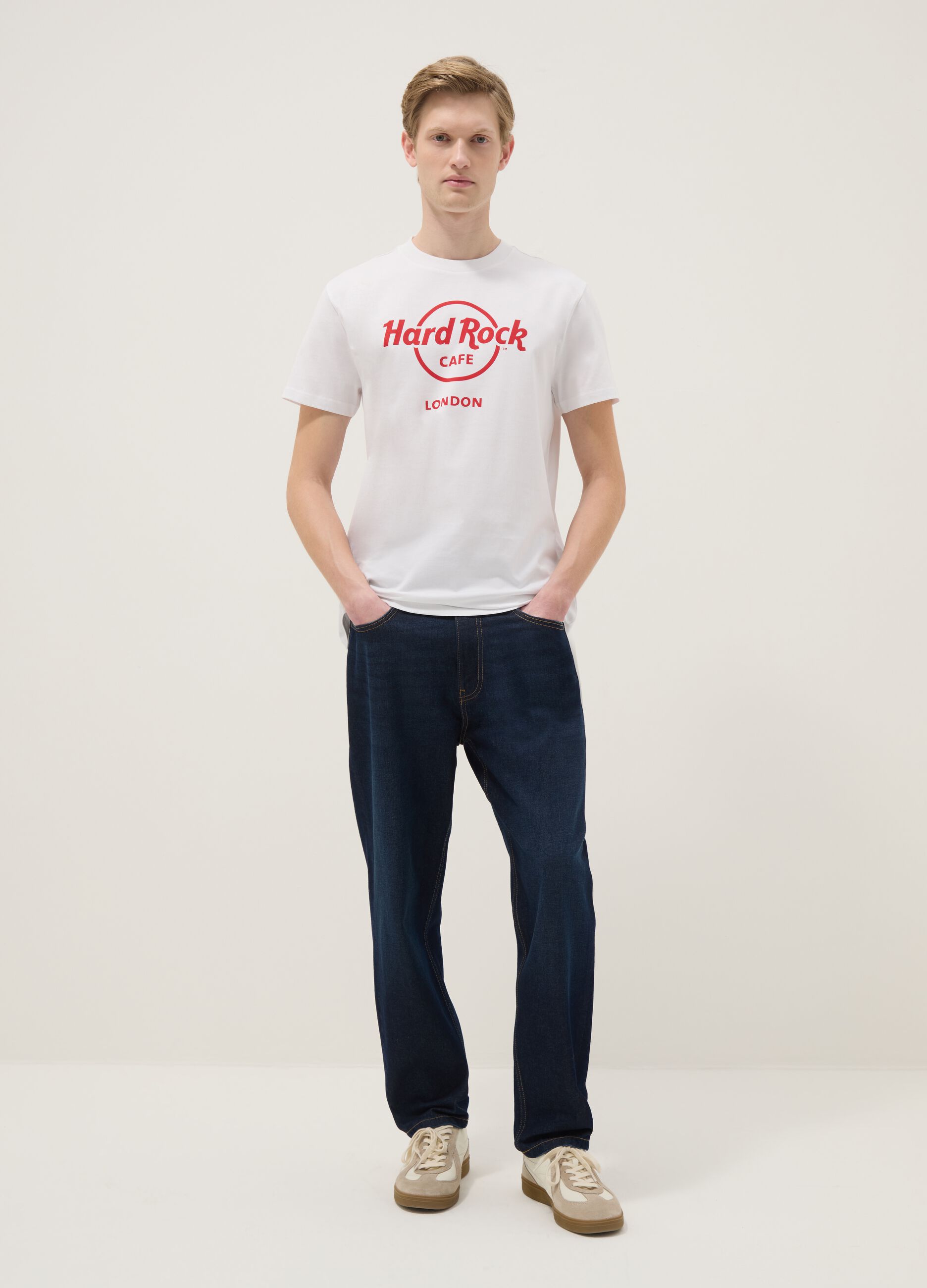 White pure cotton regular fit T-shirt with Hard Rock Cafe logo