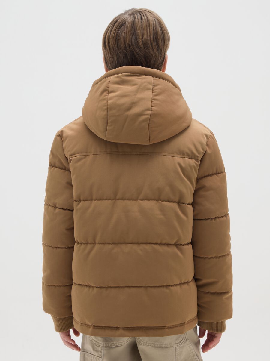 Giacca imbottita da ragazzo in tessuto marrone regular fit_1