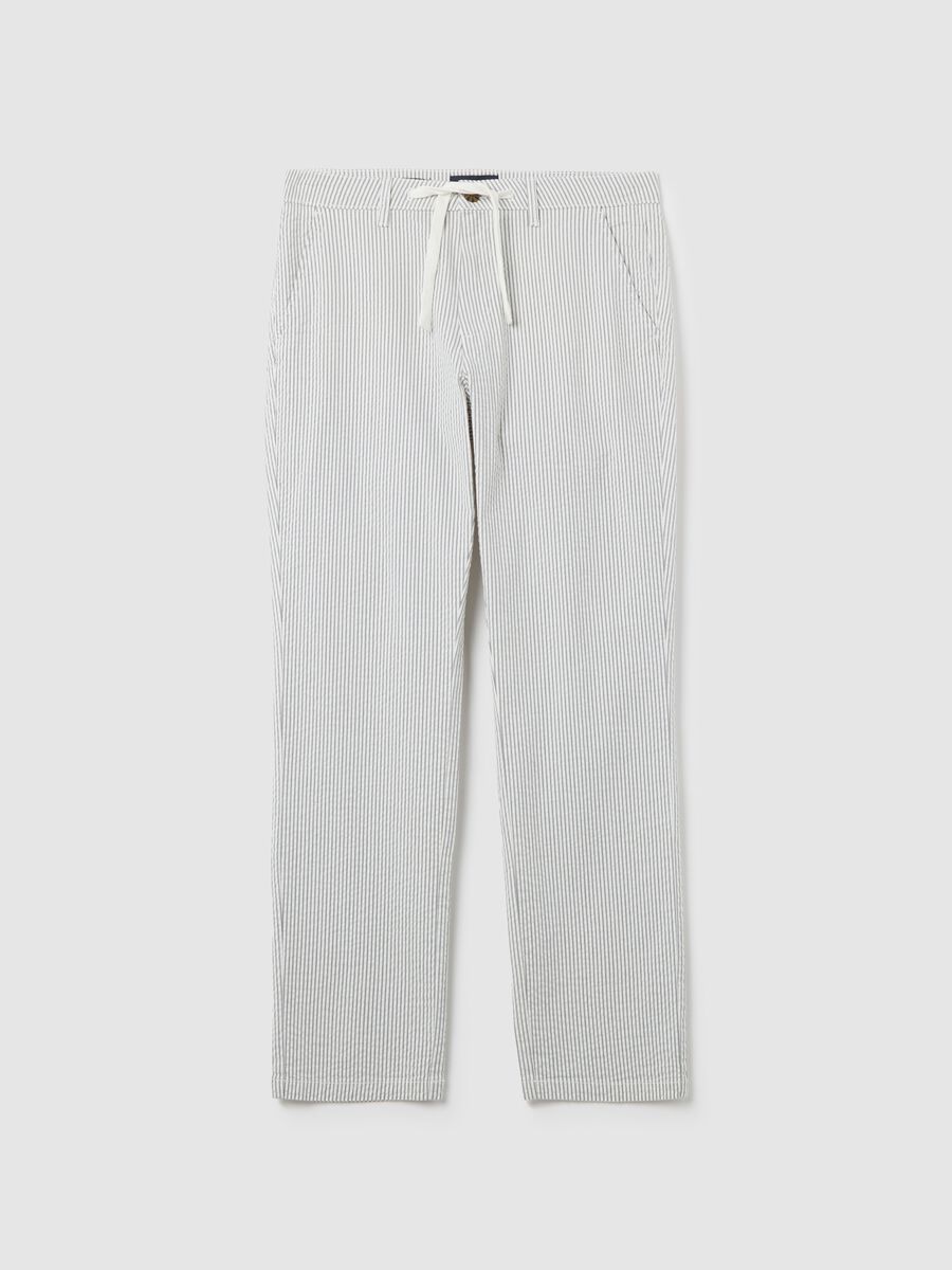 Seersucker chino trousers with white and grey stripes_4