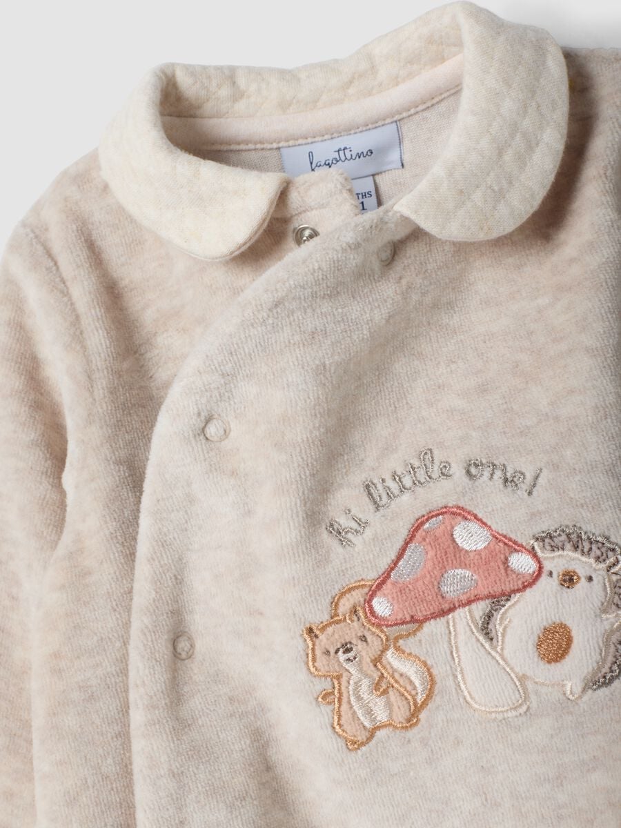 Brown organic cotton-blend sleepsuit with woodland animal embroidery_2